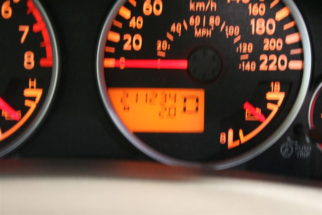 648929