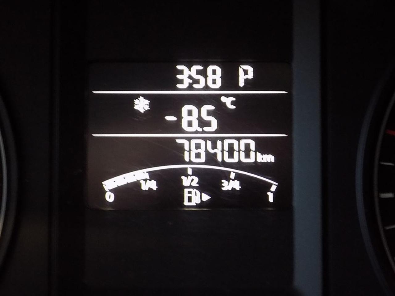 648945
