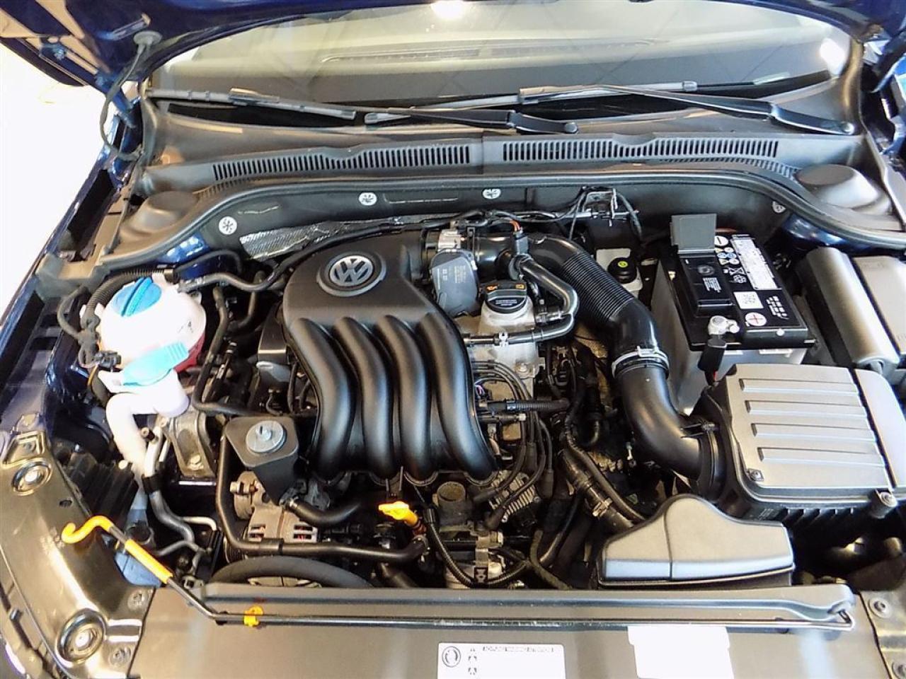 648945