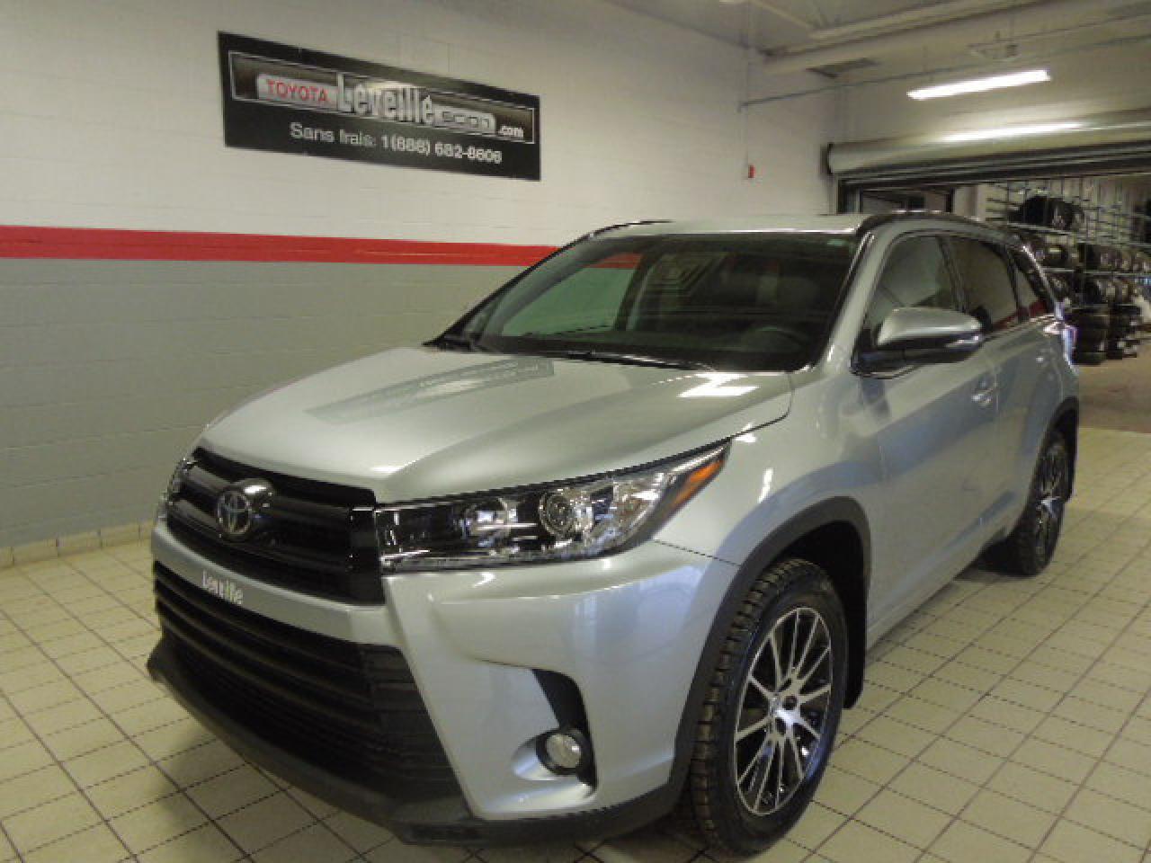 Used 2017 Toyota Highlander XLE for sale in Terrebonne, QC