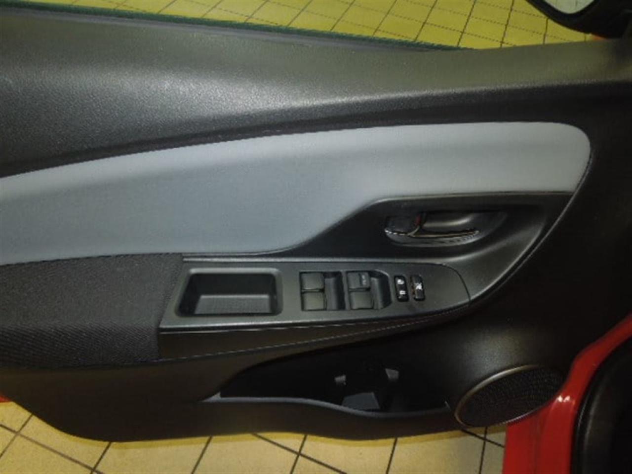 648983