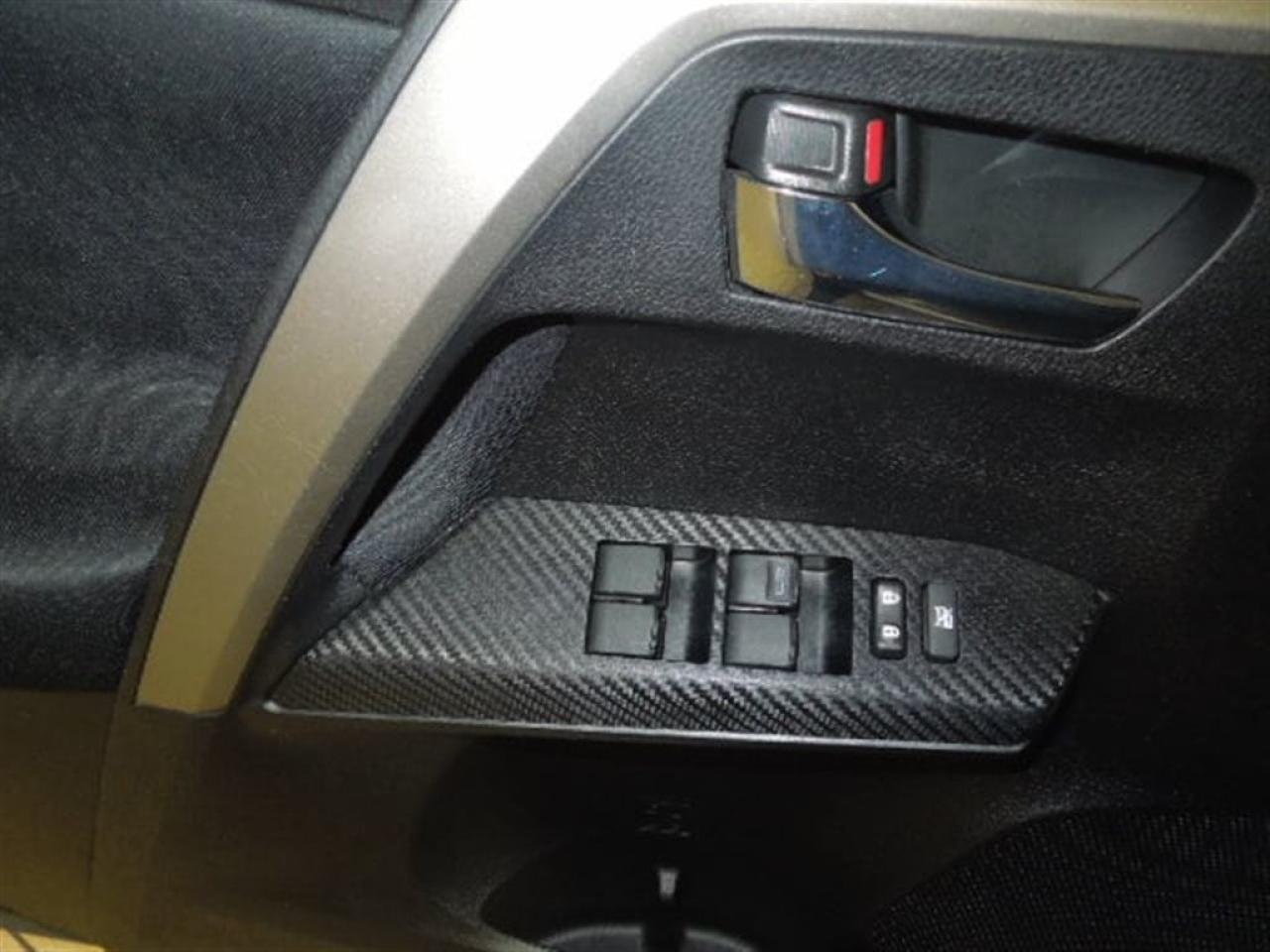 648987