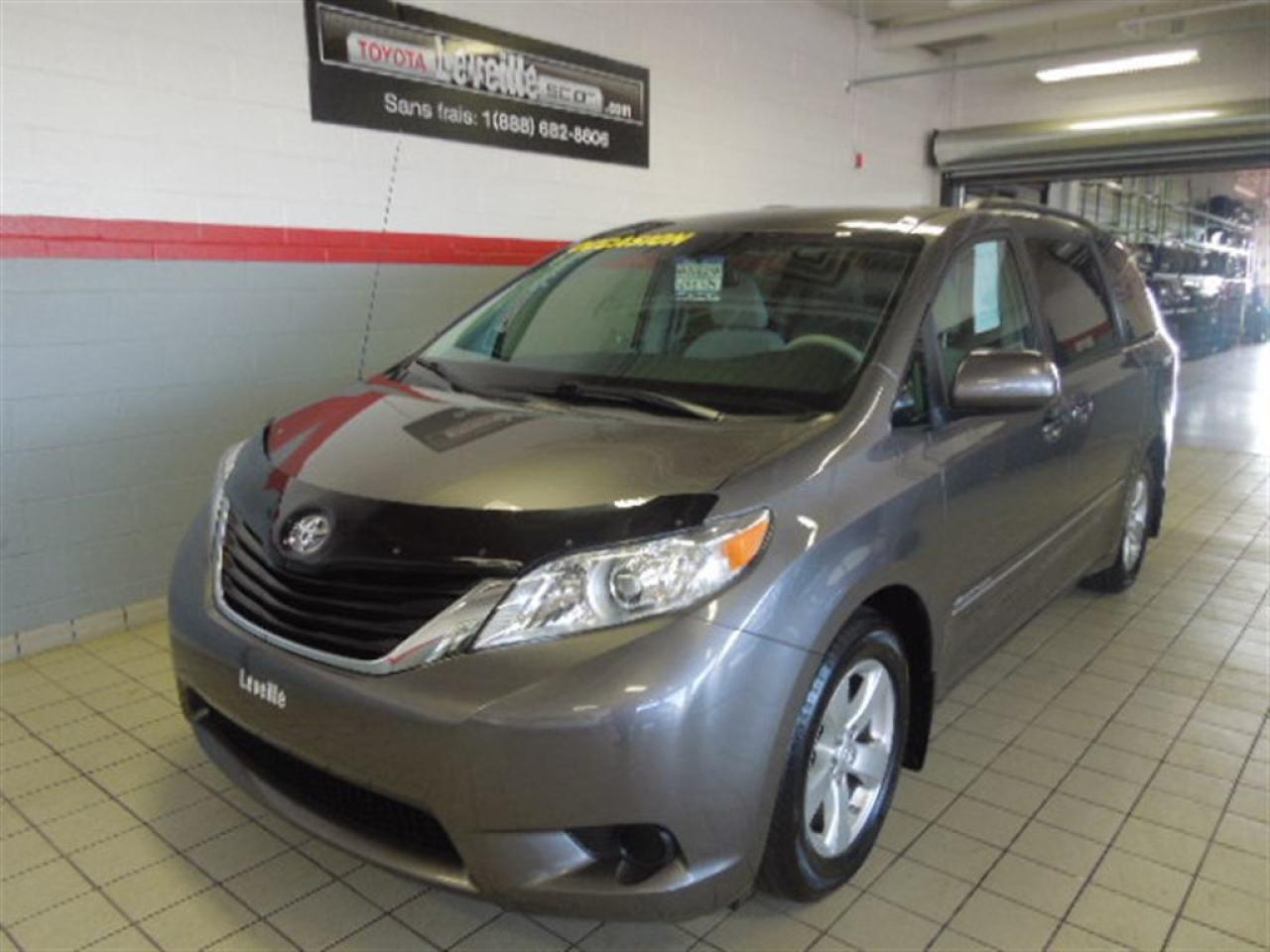 Used 2014 Toyota Sienna LE 8 PASSAGERS for sale in Terrebonne, QC