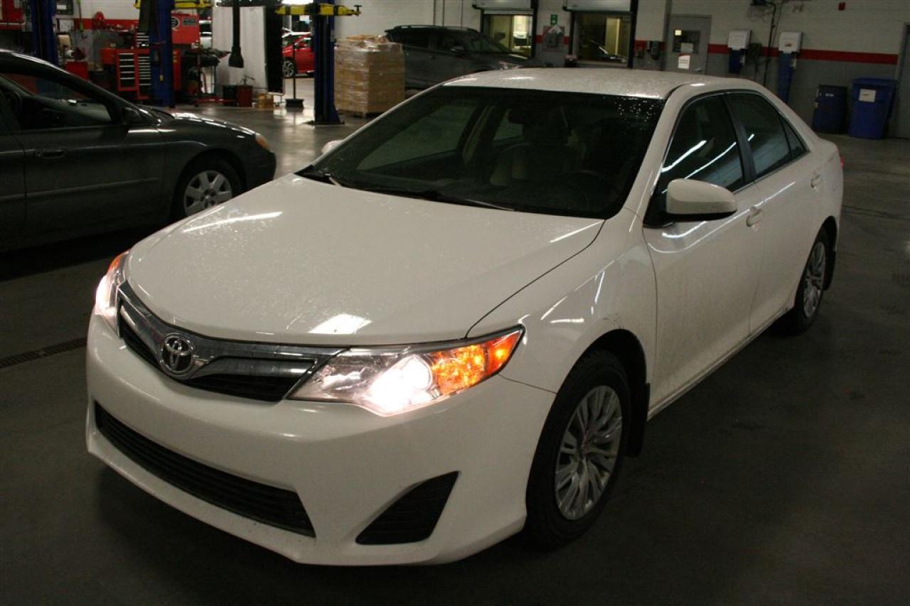 Used 2014 Toyota Camry Le Camera Recul for sale in St-Eustache, QC