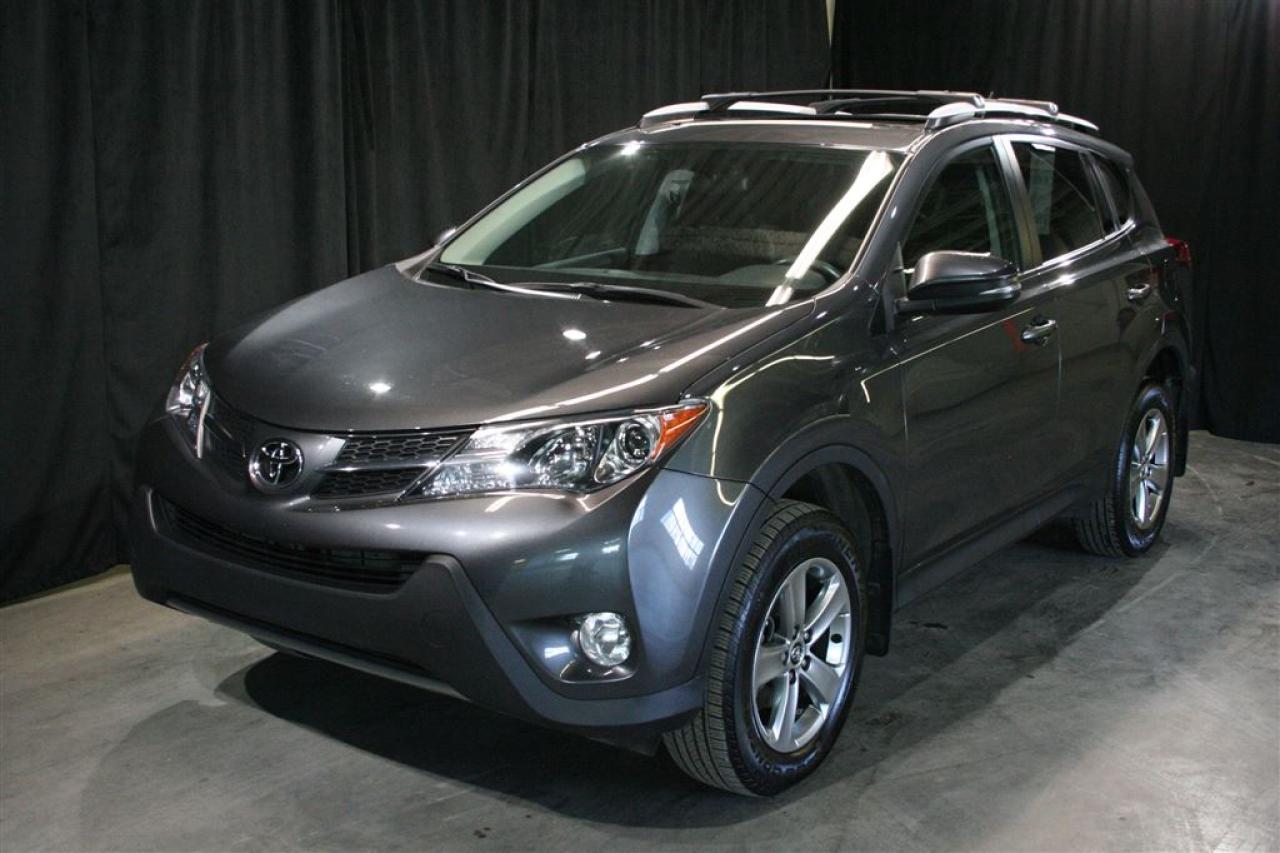 Used 2015 Toyota RAV4 Xle Toit/mags/fogs for sale in St-Eustache, QC