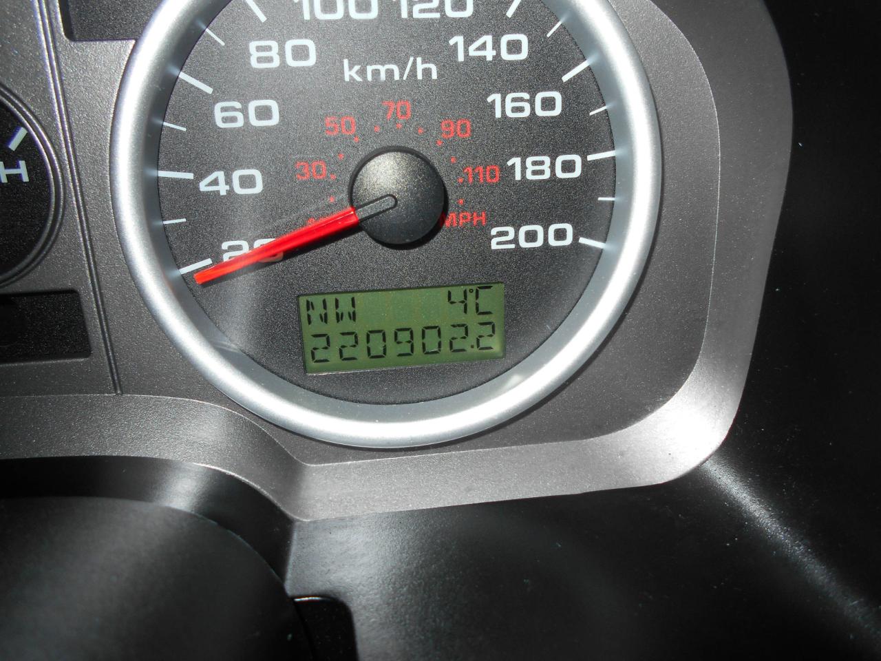 649077