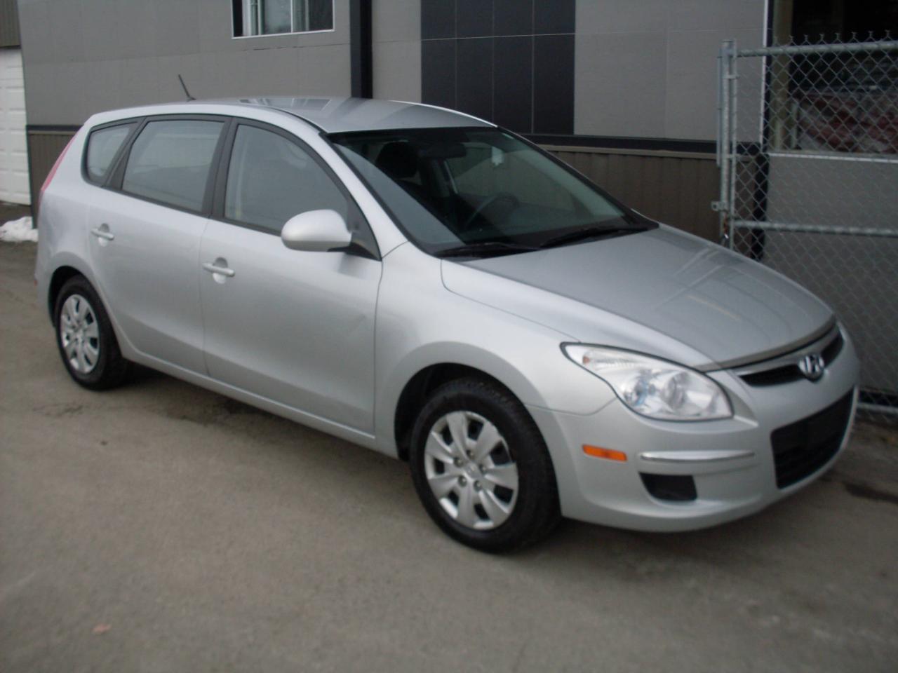 Used 2011 Hyundai Elantra Touring 4 cyl AUTOMATIQUE + GARANTIE 3 ANS inclu for sale in Laval, QC