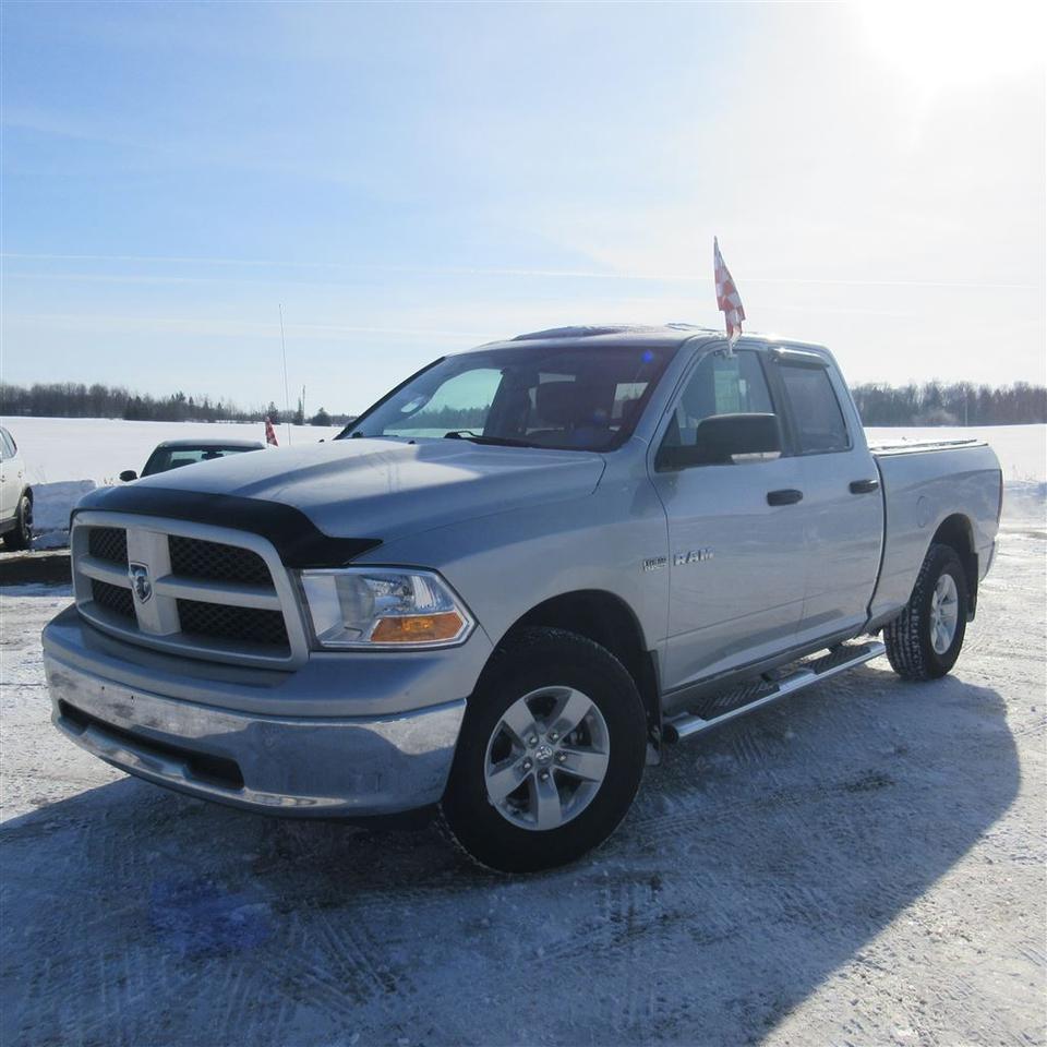 <a href=https://www.du-boauto.com/occasion/Dodge-RAM_1500-2009.html>https://www.du-boauto.com/occasion/Dodge-RAM_1500-2009.html</a>

DODGE RAM 1500 SLT 2009 , AUTOMATIQUE ,134361KM, 4X4 , BOITE COURTE , CABINE QUAD CAB , 5.7 , VITRES ÉLECTRIQUES , MIROIR ÉLECTRIQUES , A/C , MARCHE PIEDS MÉCANIQUE ET CARROSSERIE A-1 !!!! À QUI LA CHANCE !!! AUCUNE ROUILLE, VÉHICULE IMPECCABLE PRENONS ÉCHANGE BAS MILLAGE GARANTIE 1 AN INCLUSE     POUR PLUS DINFORMATIONS SUR NOS VÉHICULES,CONTACTEZ-NOUS EN SEMAINE DE 10H À 19H ET LE SAMEDI DE 10H À 16H AU 450-562-2228. VOUS POUVEZ AUSSI CONTACTER EN TOUT TEMPS ANNIE-KIM AU 514-358-6129. SI VOUS DÉSIREZ VENIR VOIR ET ESSAYER NOS VÉHICULES , NOUS SOMMES SITUÉS AU 4424 RTE SIR WILFRID LAURIER, MIRABEL (SORTIE 272 DE LAUTOROUTE 50 OU 158 DIRECTION LACHUTE)