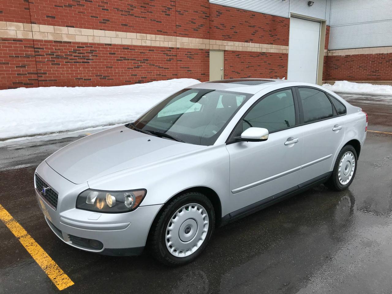 Used 2005 Volvo S40 4 portes Turbo 2,5 L traction intégrale, for sale in Terrebonne, QC