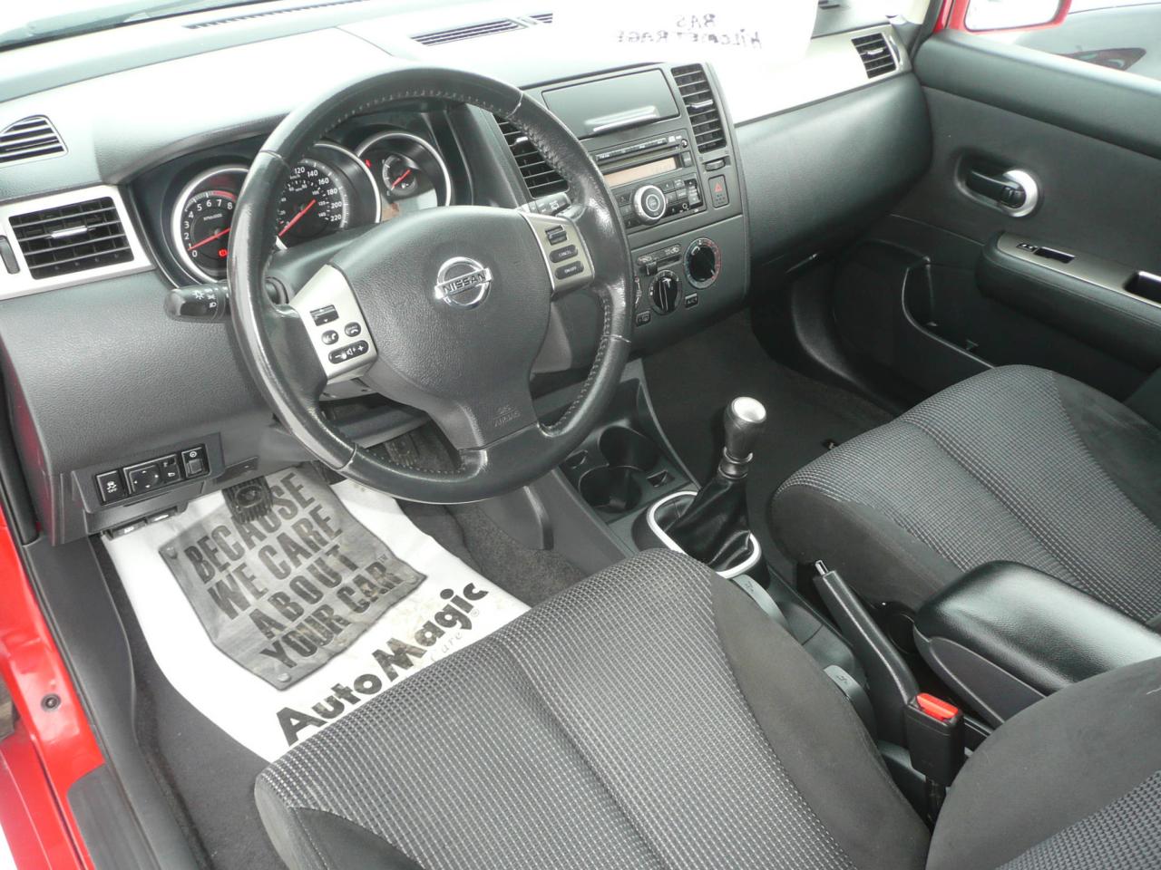 Used 2010 Nissan Versa Hayon 5 portes I4, boîte manuelle, 1,8 S for sale in Westbury, QC