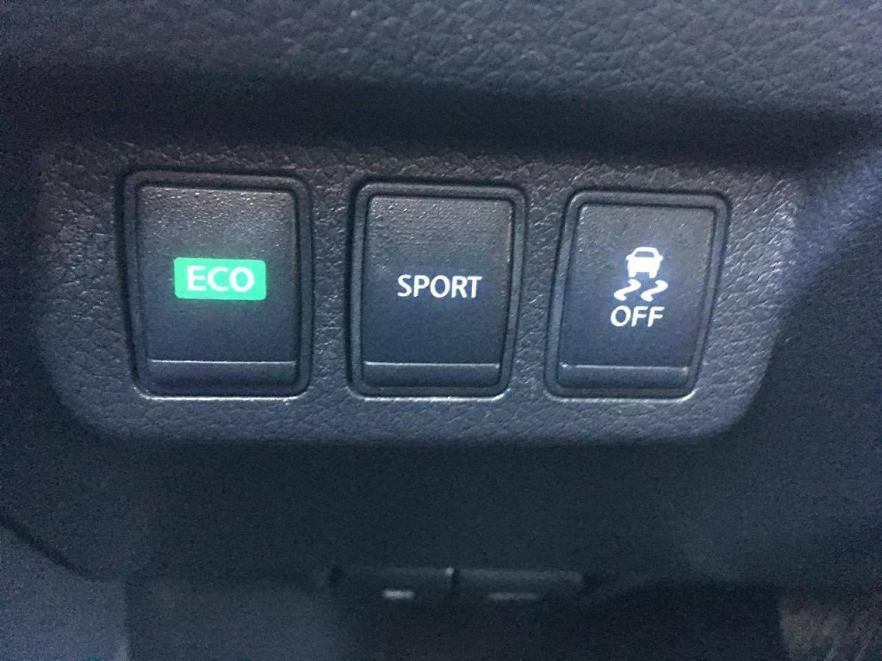 649898