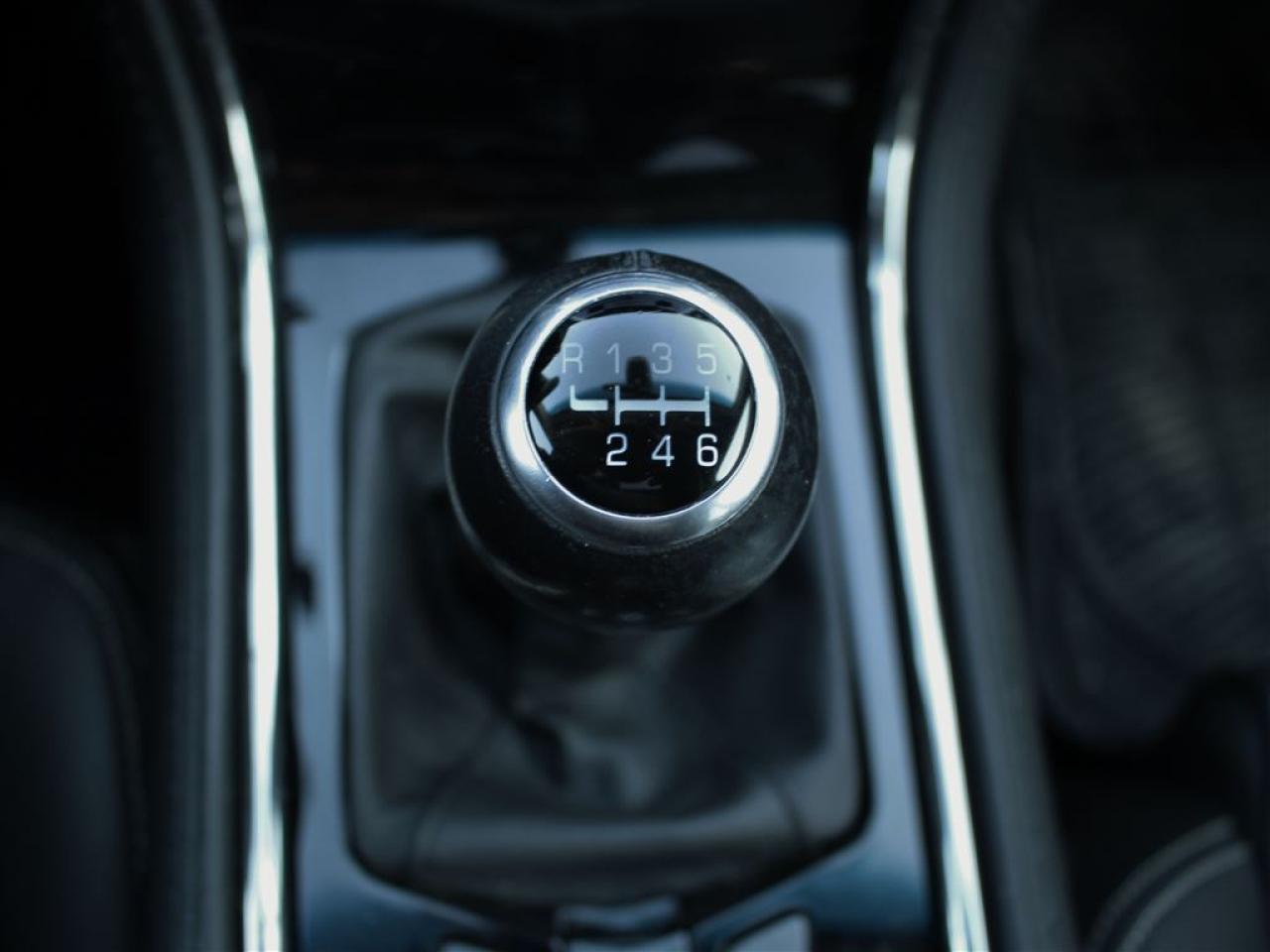 649900