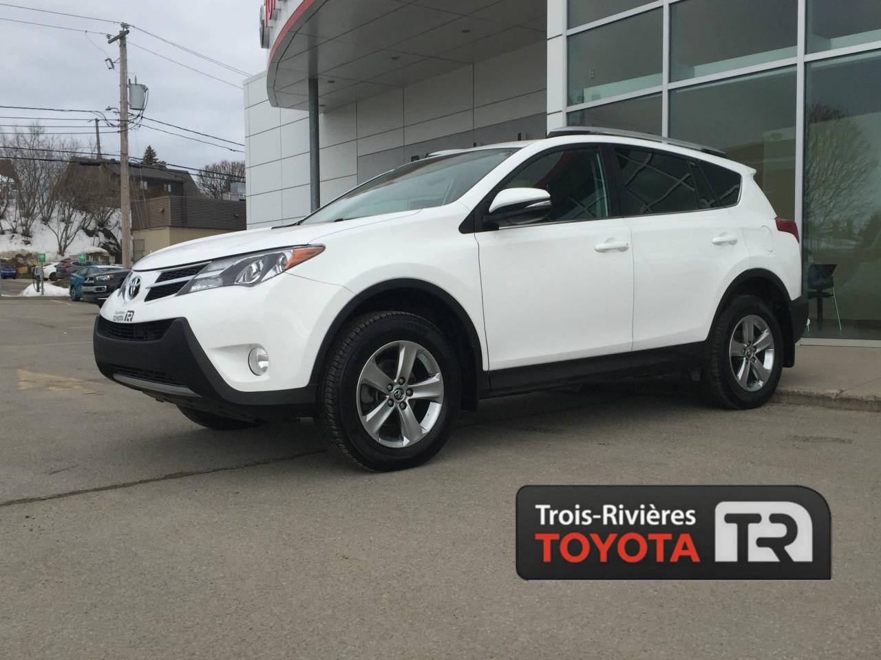 Used 2015 Toyota RAV4 XLE AWD *Gar. prol. incl.* Mags - Toit for sale in Trois-Rivières, QC