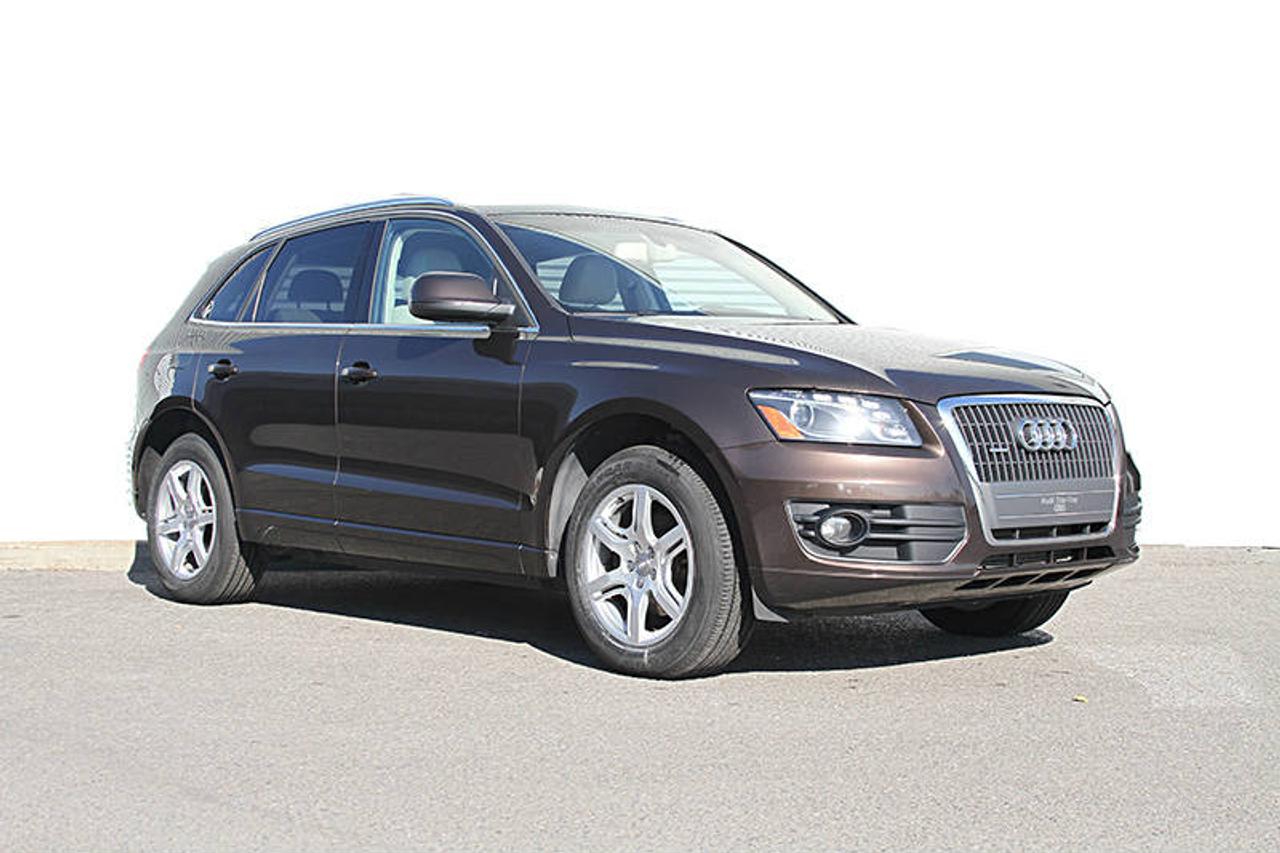 <a href=https://www.autoaubaine.com/Audi-Q5-c6886384.html>https://www.autoaubaine.com/Audi-Q5-c6886384.html</a>

SUPERBE AUDI Q5 2011 , BAS KILOMÉTRAGE , VOITURE DE LUNE DE NOS CLIENTE , HISTORIQUE DISPONIBLE , INSPECTION COMPLÈTE... À VOIR CHEZ AUDI STE-FOY À QUÉBEC 
418-659-2834
