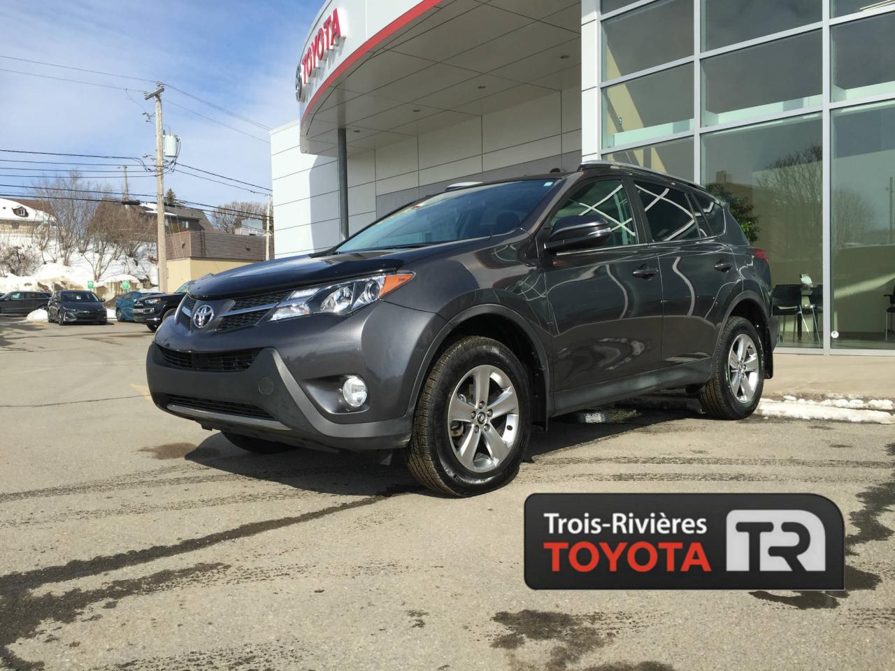 Used 2015 Toyota RAV4 XLE AWD - Gar. prol. incl. - Toit - Mags for sale in Trois-Rivières, QC
