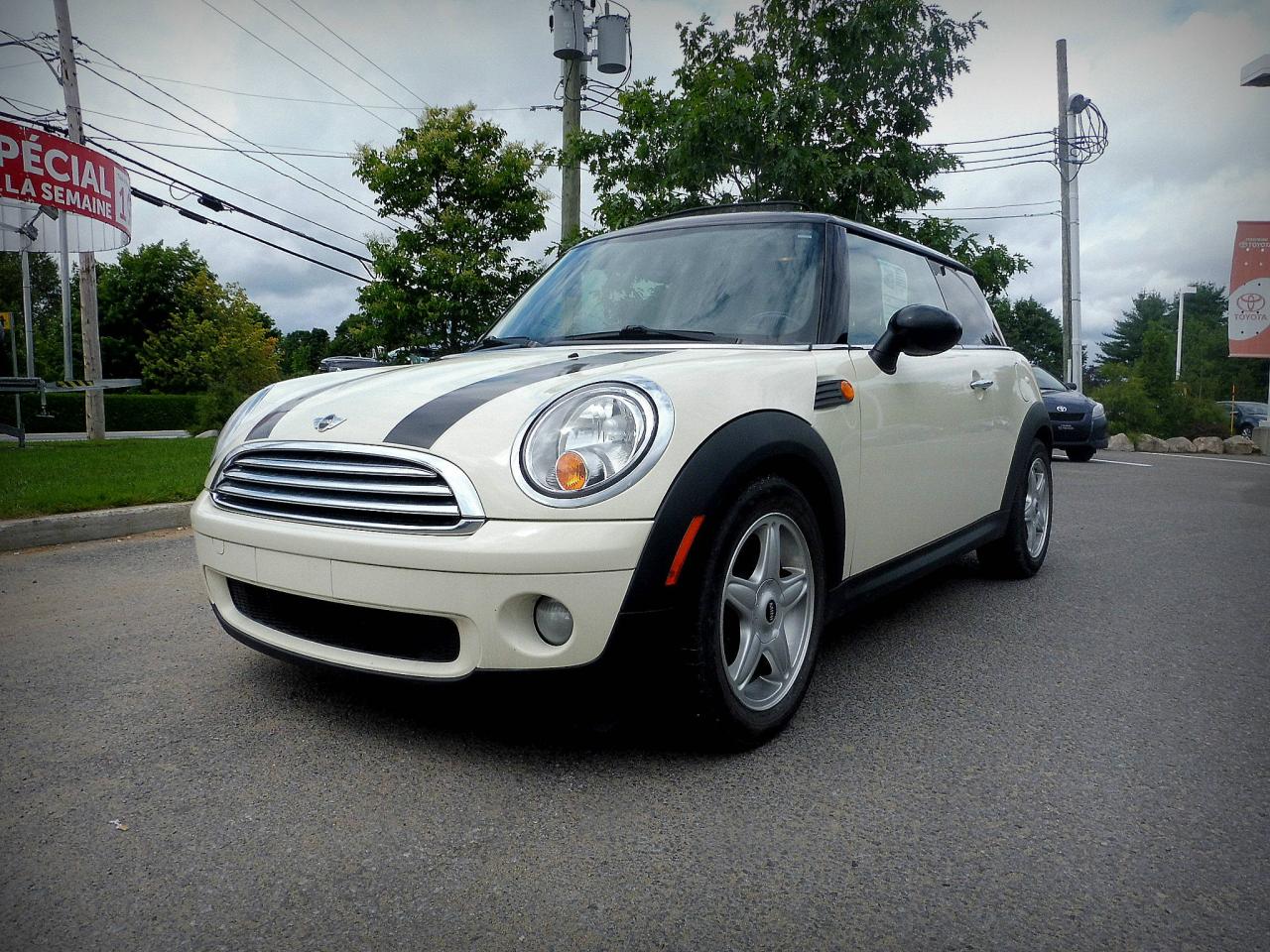 Used 2010 Mini Cooper Mini Cooper  2010, manuelle, toit rigide for sale in St-Raymond, QC