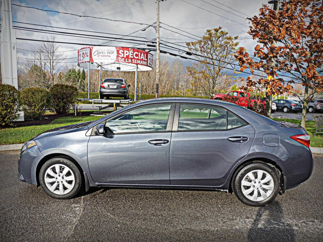<a href=https://www.straymondtoyota.com/occasion/Toyota-Corolla-2014.html>https://www.straymondtoyota.com/occasion/Toyota-Corolla-2014.html</a>

Véhicule certifié Toyota **WOW** Corolla 2014 S, bas kilométrage, tout équipé, commandes au volant, écran tactile, bluetooth.

Balance de garantie du manufacturier, véhicule certifié et inspecté en 160 points, remise à neuf complète

Saint-Raymond Toyota est un concessionnaire de voitures neuves et de véhicules doccasion depuis 1970 dans la ville de lautomobile, ouvert tous les samedis de 9h à 15h. 
Toutes nos voitures usagées sont inspectées, reconditionnées et passées au peigne fin dans notre atelier desthétique automobile La touche Toyota.

Un service après vente et un département de pièces, recommandé CAA disponible pour vous servir du lundi au vendredi de 8h à 17h, mardi et mercredi de 8h à 20h. Ouvert les samedis de  8h à midi pour les mois mars, avril, mai, septembre, octobre et novembre. 
Des frais dadministration peuvent être chargés jusquà concurrence de 299.$, pour transfert dimmatriculation, cadeau et plein dessence.

Concessionnaire Toyota et multimarques. Plus de 150 véhicules doccasion en inventaire.

Financement disponible sur place, 2ème chance au crédit et 3ème chance au crédit à des taux dintérêt négocié pour vous des plus avantageux.
