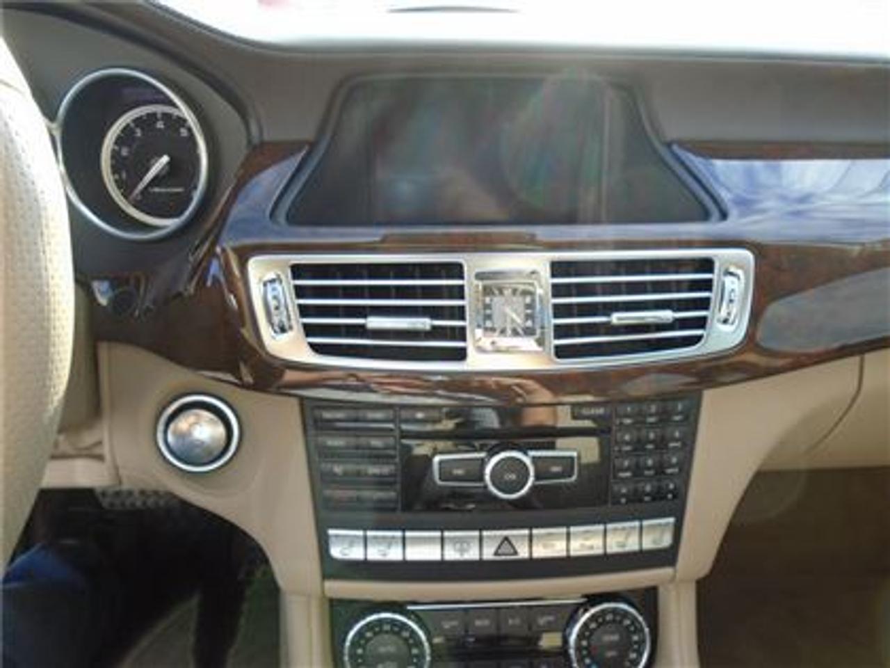 650575.11383772