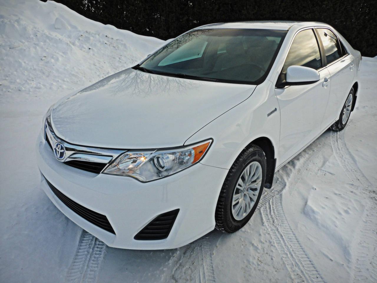 Used 2013 Toyota Camry Hybride TRÈS PROPE, full équipé. for sale in St-Raymond, QC