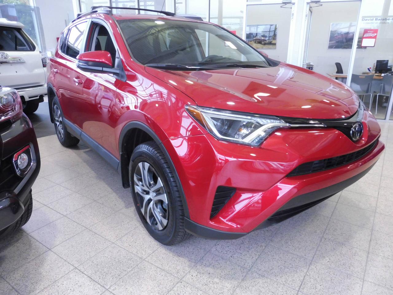 <a href=https://www.straymondtoyota.com/occasion/Toyota-RAV4-2017.html>https://www.straymondtoyota.com/occasion/Toyota-RAV4-2017.html</a>

**Prêt pour lhiver** 

VÉHICULE NEUF, FULL GARANTIE, air climatisé, vitres et portes électriques, régulateur de vitesse, traction avant, caméra de recul. 
Nous vous offrons 4 pneus dhiver gratuitement à lachat de ce véhicule.
