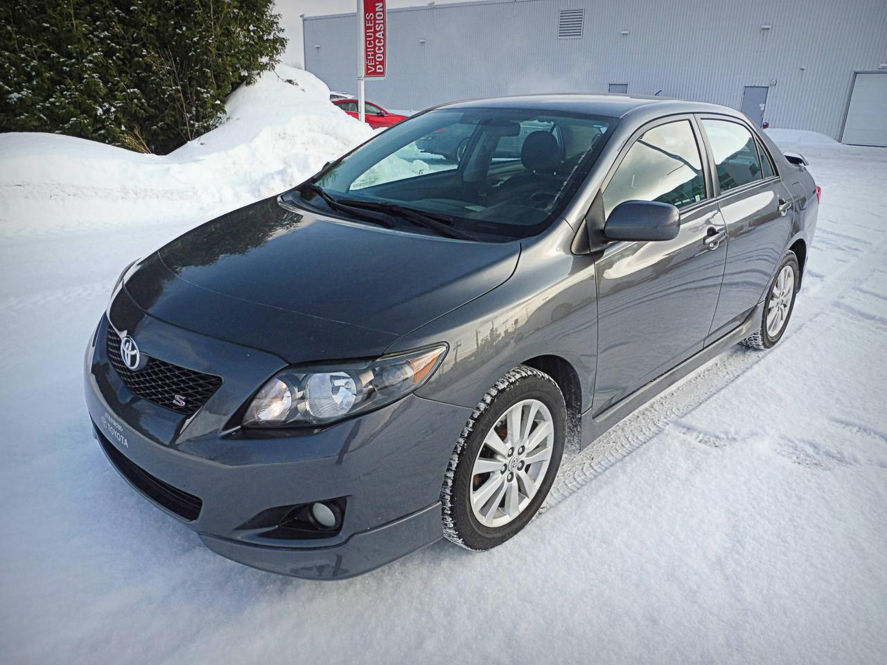 <a href=https://www.straymondtoyota.com/occasion/Toyota-Corolla-2010.html>https://www.straymondtoyota.com/occasion/Toyota-Corolla-2010.html</a>

Corolla 2010, Sport, automatique, portes & vitres électriques, cruise control, a/c, bas kilométrage.

Véhicule inspecté en 121 points, remise à neuf complète. 

Saint-Raymond Toyota est un concessionnaire de voitures neuves et de véhicules doccasion depuis 1970 dans la ville de lautomobile, ouvert tous les samedis de 9h à 15h. 
Toutes nos voitures usagées sont inspectées, reconditionnées et passées au peigne fin dans notre atelier desthétique automobile La touche Toyota.

Un service après vente et un département de pièces, recommandé CAA disponible pour vous servir du lundi au vendredi de 8h à 17h, mardi et mercredi de 8h à 20h. Ouvert les samedis de  8h à midi pour les mois mars, avril, mai, septembre, octobre et novembre.
 
Des frais dadministration peuvent être chargés jusquà concurrence de 299.$, pour transfert dimmatriculation, cadeau et plein dessence.

Concessionnaire Toyota et multimarques. Plus de 150 véhicules doccasion en inventaire.

Financement disponible sur place, 2ème chance au crédit et 3ème chance au crédit à des taux dintérêt négocié pour vous des plus avantageux.