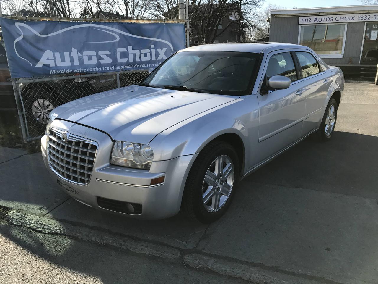 <a href=https://www.autoaubaine.com/Chrysler-300-c6713610.html>https://www.autoaubaine.com/Chrysler-300-c6713610.html</a>

CHRYSLER 300 4WD 2005 AUTOMATIQUE DE COULEUR ARGENT AVEC 173,298 KM (CERTIFIÉ) TOUT ÉQUIPÉ
VITRES ELECTRIQUES
PORTES ELECTRIQUES
MIROIRS ELECTRIQUES
SIEGES ELECTRIQUES
COMMANDE AUDIO AU VOLANT
PHARES AUTOMATIQUES
DEVERROUILLAGE A DISTANCE
TOIT OUVRANT
JANTES EN ALLIAGE (MAGS)
LECTEUR CD

++++ AUTOS CHOIX ++++ 

**** MEMBRE DE LAMVOQ **** 

FINANCEMENT SUR PLACE 1 2 3 4 CHANCES AU CRÉDIT 
APPROBATION EN 20 MINUTES SUR PLACE OU SUR INTERNET 
TAUX DACCEPTATION DE 100 % 
FINANCEMENT MAISON 


OUVERT 7 JOURS 


NOUS REMETTONS SUR DEMANDE UN CARPROOF LORS DE LACHAT DUN VÉHICULE DE 3995$ ET PLUS 

NOUS ACHETONS ET PRENONS TOUS LES ÉCHANGES 

**LIVRAISON ET EXPORTATION DISPONIBLE PARTOUT AU CANADA ** 
GRATUIT DANS LES ENVIRONS DE LILE DE MONTRÉAL (AVEC FRAIS POUR LEXTERIEUR DE MONTREAL) 

NOUS ACCEPTONS INTERAC-VISA-MASTERCARD 


450-876-0998 (SANS FRAIS) 

960 ET 1012 BOULEVARD TASCHEREAU, LONGUEUIL, J4K 2X3 


***VISITER NOTRE SITE INTERNET ET NOTRE PAGE FACEBOOK*** 
***AFIN DAVOIR ACCÈS À TOUT NOTRE INVENTAIRE AINSI QUÀ NOS PROMOTIONS*** 

+ (version mobile pour iphone/android disponible) + 
www.autoaubaine.com/Autos-Choix-r664.html 
www.autoaubaine.com/Autos-Choix-r664.html 

*Bien que nous nous efforcions autant que possible dassurer lexactitude de ces données, nous ne sommes pas responsables de toute erreur ou omission contenue dans cette page.