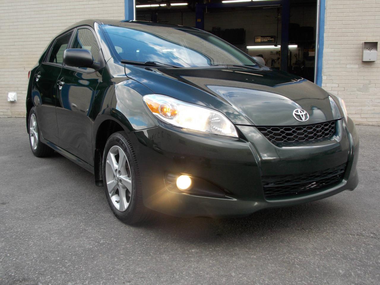 Used 2012 Toyota Matrix Touring + Toit for sale in Mascouche, QC
