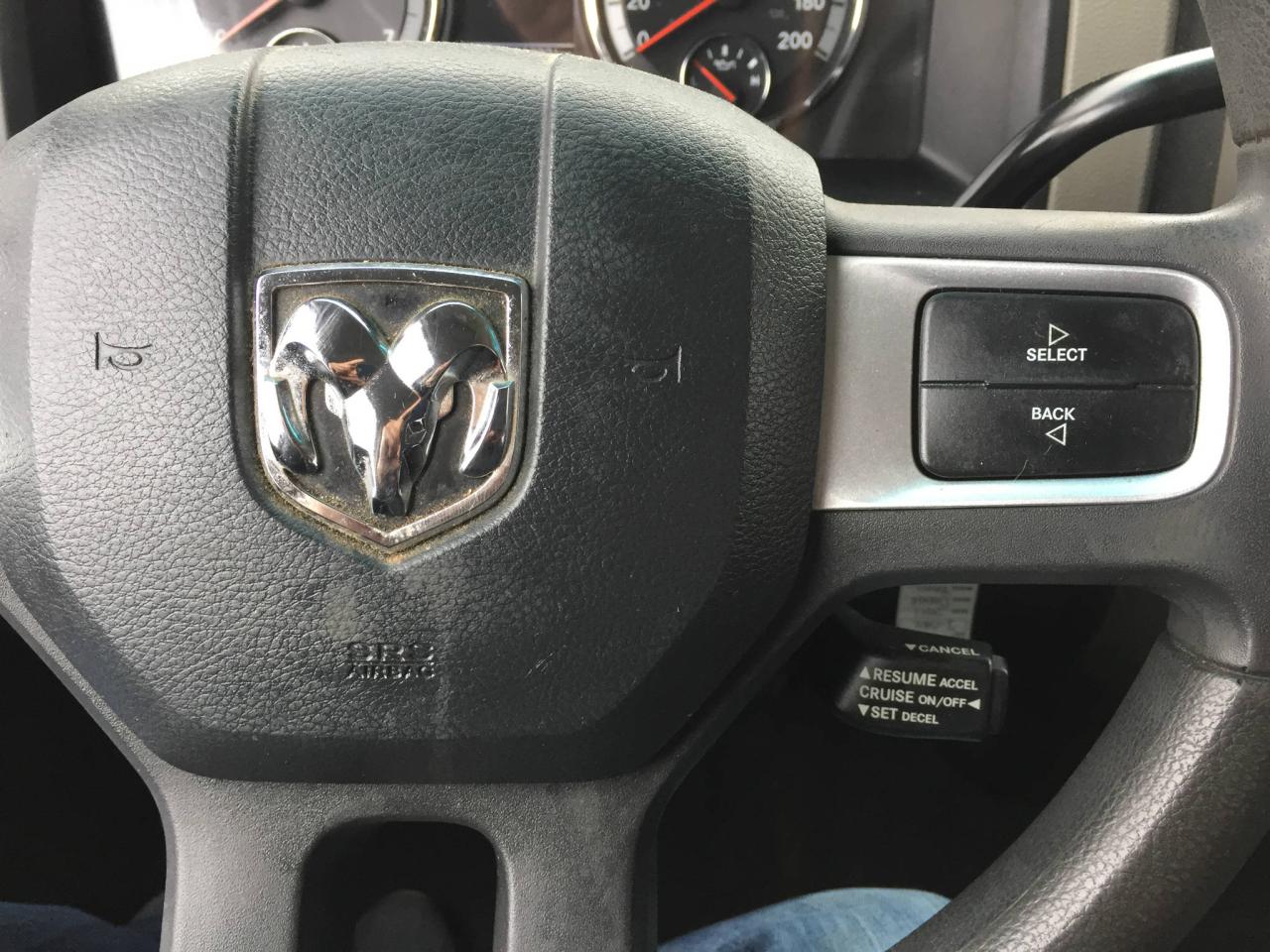 651077