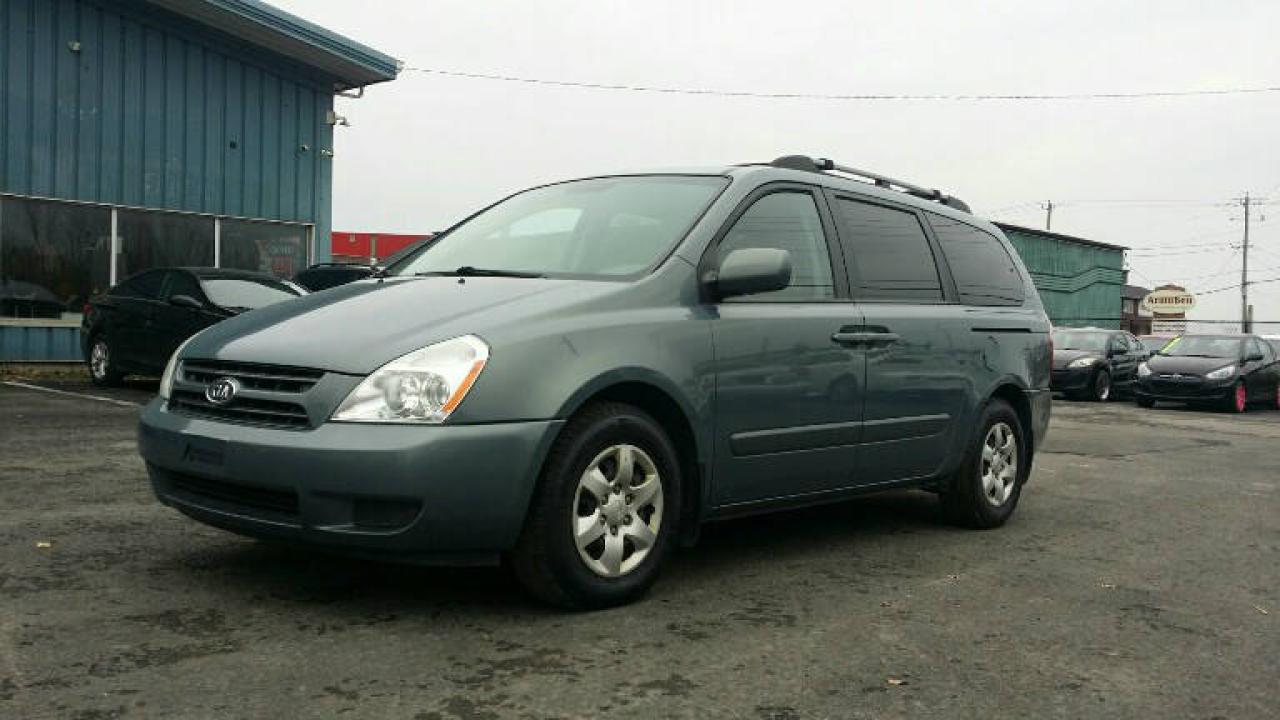 Used 2008 Kia Sedona **STOW AND GO / FINANCEMENT DISPONIBLE** for sale in St-Hubert, QC