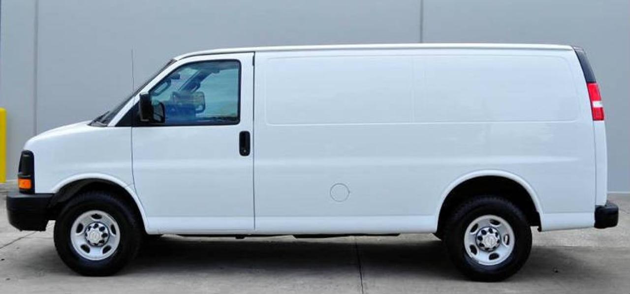 Used 2016 Chevrolet Express 2500,cargo,bas millage,stabilitrack for sale in Drummondville, QC