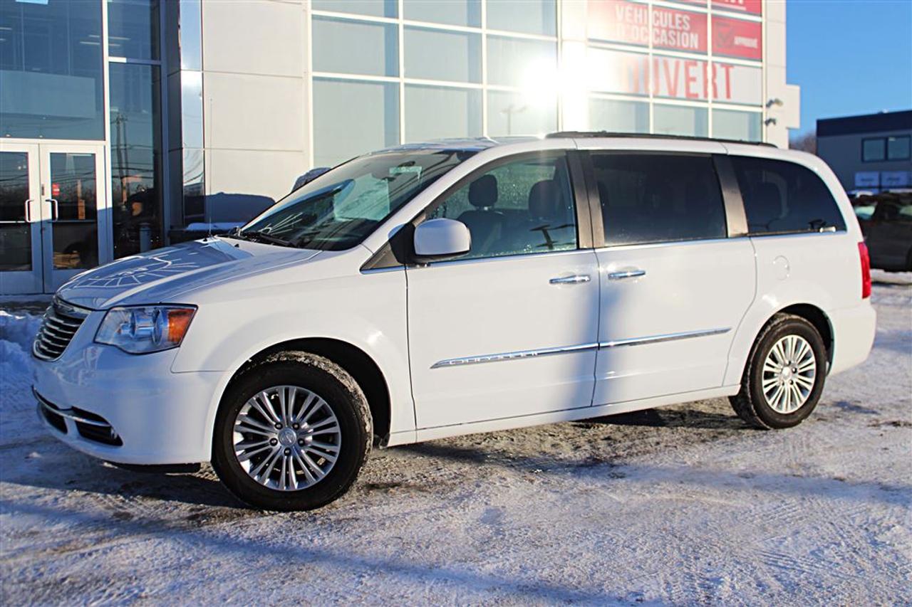 <a href=https://www.laquerrechrysler.com/occasion/Chrysler-Town_&_Country-2016.html>https://www.laquerrechrysler.com/occasion/Chrysler-Town_&_Country-2016.html</a>

PNBV: 2745 KG - Moteur V6 Pentastar 3.6L - Mags - Démarreur à distance - Vitres teintées - Phares antibrouillard - Groupe électrique - Miroirs électriques/chauffants - Portes électriques - Toit ouvrant - Cuir - Pare-soleil - Lecteurs DVD Blu-ray - Verrouillage sans clé - Bouton poussoir au démarrage - Sièges chauffants électriques - Volant chauffant - Phares automatiques - Mode économique - Prises 12v/115v - Air Climatisé bizone - Antipatinage - Écran tactile - Prises AUX - Bluetooth - Régulateur de vitesse - Système de navigation - Caméra de recul.      Prix avec Financement !!! - À 40 minutes de Trois-Rivières, 1h15 de Montréal et 1h15 de Québec.    Nous achetons toutes marques de véhicule au meilleur prix garanti!!! ! Venez en concession afin de profiter dune évaluation gratuite!  Prenez rendez-vous avec pour faire lessai routier pendant que le véhicule est toujours disponible !  Plus de 50 véhicules doccasion en inventaire !  Nous offrons un financement 1ère 2ème et 3ème chance au crédit !  Optez pour un service unique où la transparence est notre priorité!