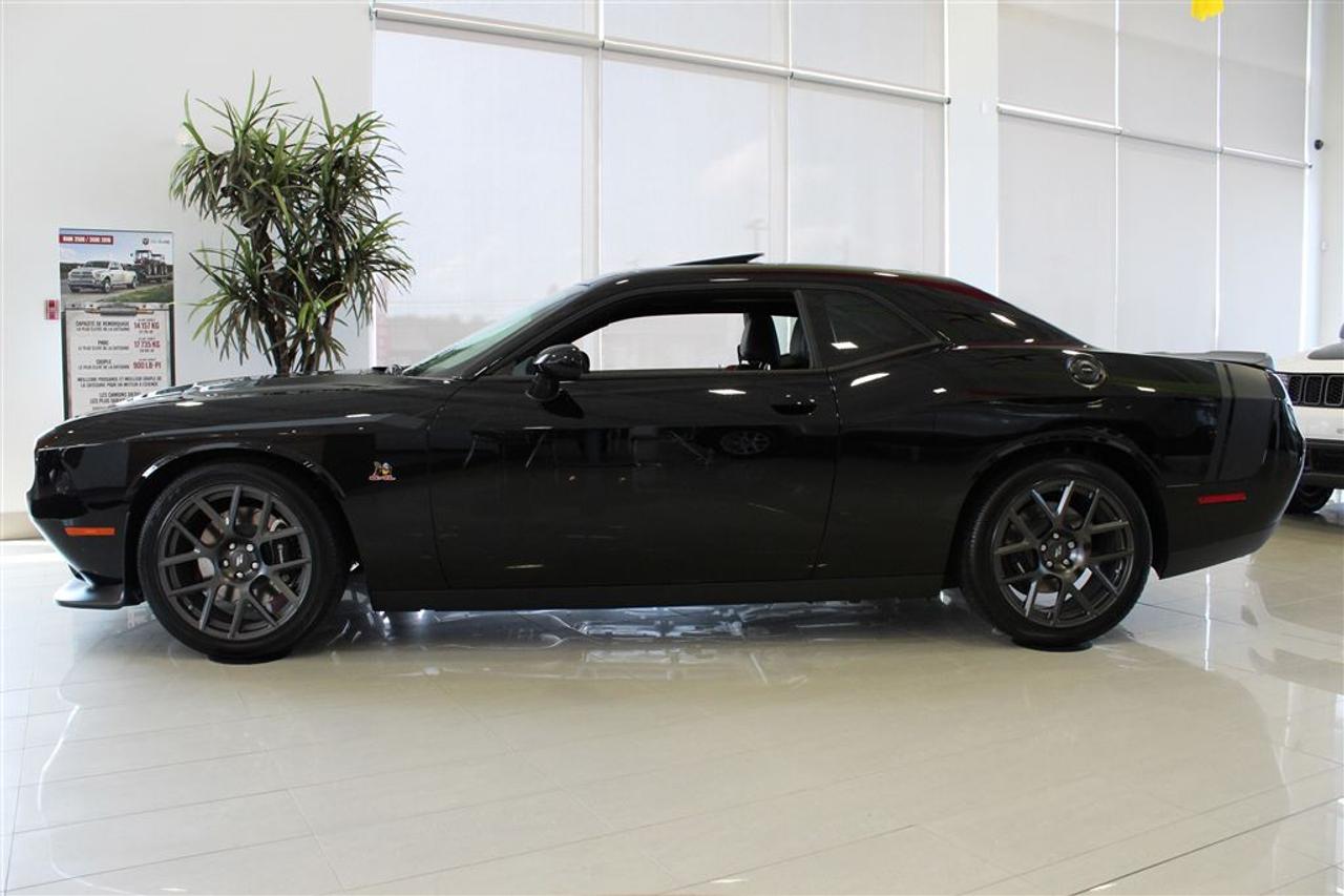 <a href=https://www.laquerrechrysler.com/occasion/Dodge-Challenger-2017.html>https://www.laquerrechrysler.com/occasion/Dodge-Challenger-2017.html</a>

Moteur V8 SRT Hemi 6.4L - Propulsion - Transmission automatique 8 vitesses - Mags - Phares antibrouillard - Groupe électrique - Phares automatiques - Miroirs chauffants - Bluetooth - Régulateur de vitesse adaptatif - Système de technologie dangle-morts - Intérieur en cuir et tissus - Chaîne stéréo Harman/Kardon - Air Climatisée bizone - Mode sport - Antipatinage - Bouton poussoir au démarrage - Toit ouvrant - Système de navigation - Écran tactile de 8.4 pouces - Sièges chauffants - Volant chauffant - Démarreur à distance - Rétroviseur intérieur à atténuation automatique - Prises 12v - Prises USB/AUX/SD - Caméra de recul - Sièges électriques -** VÉHICULE NEUF **    Nous reprenons votre véhicule déchange au meilleur prix ! Venez en concession afin de profiter dune évaluation gratuite!  Nous offrons un financement 1ère 2ème et 3ème chance au crédit !  Optez pour un service unique !