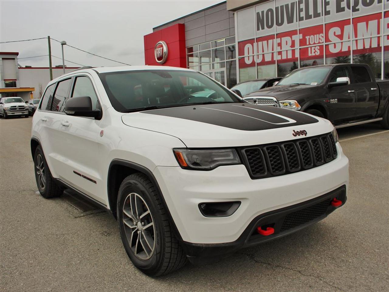 <a href=https://www.stjeromechrysler.com/occasion/Jeep-Grand_Cherokee-2017.html>https://www.stjeromechrysler.com/occasion/Jeep-Grand_Cherokee-2017.html</a>

- CENTRE DE LIQUIDATION JEEP  - RABAIS ADDITIONNELS sur place  - GARANTIE jusquà 5 ANS OU 100 000 KM (à partir de la date de mise en service)  - Sous le prix du marché!  - PROGRAMME 100% APPROUVÉ ET 0$ COMPTANT UNIQUE  - APPROBATION en 10 minutes / 250 plans de financement disponibles  - REPARTEZ EN NEUF / Les meilleures échanges sont ici!  - OUVERT du lundi au samedi  - ON REPREND TOUT EN ÉCHANGE : Autos, camions, VTT, motos, motoneiges, bateaux, VR et plus  - Jusquà 35% DE PLUS que la valeur du marché pour votre échange  - LIVRAISON PARTOUT au Québec et au Canada  - Seulement 15 minutes de Laval et 25 minutes de Montréal. Ça vaut le détour !  - Contactez-nous! Plus de 700 autres autos, VUS et camions SUR PLACE    WE SPEAK ENGLISH TOO! SO DONT HESITATE TO CALL US OR TO COME SEE US    - VERSION TRAILHAWK LUXE 4X4  - Ensemble LUXE  - Toit ouvrant panoramique  - Phares DEL / Bi-Xenon  - Sièges avant ventilés  - Sièges chauffants AVANT ET ARRIÈRE  - Système 4x4 Quadra-Drive  - Sièges en cuir NAPPA perforés (avec suède)  - Système de NAVIGATION GPS  - Roues 18 po TRAILHAWK  - Système audio ALPINE (avec amplificateur 506 W)  - Rétroviseurs extérieurs chauffants  - Ensemble de remorquage Classe IV  - Crochets de remorquage rouges  - Hayon (coffre) électrique  - Centre Multimédia UConnect / Écran tactile 8.4 po  - Ordinateur de bord  - Radio satellite SIRIUSXM  - Connexion Bluetooth / Mains libres  - Ports USB  - Et beaucoup plus!    - TRAILHAWK LUXURY 4X4 edition  - LUXURY package  - Panoramic sunroof  - DEL lights / Bi-Xenon  - Ventilated front seats  - Heated FRONT AND BACK seats  - 4X4 Quadra-Drive  - NAPPA perforated leather seats  - NAVIGATION GPS system  - TRAILHAWK 18-inch wheels  - ALPINE audio system  - Heated side mirrors  - Class IV TOWING package  - Electric trunk  - UConnect Multimedia Center / 8.4-inch touch screen  - Sport instrument cluster  - SIRIUSXM satellite radio  - Bluetooth connection / Hands-free device  - USB ports  - And much more!    - JEEP LIQUIDATION CENTER  - Under market price  - 100% APPROVED AND $0 CASH DOWN EXCLUSIVE PROGRAM  - Up to 5 YEARS OR 100 000 KM warranty (from the entry service date)  - 10 minutes APPROBATION / 250 financing plans available  - OPEN Monday to Saturday  - WE TAKE ALL TRADE-INS: cars, trucks, ATVS, snowmobiles, motorcycles, boats, RV and more.  - Up to 35% MORE for your trade-in  - DELIVERY EVERYWHERE in Quebec and Canada  - Only 15 minutes north of Laval and 25 minutes of Montreal. Its worth the trip!  - Contact us! More than 700 OTHER CARS, SUV and trucks available.      Nos conseillers certifiés et professionnels chez St-Jérôme CHRYSLER JEEP DODGE RAM FIAT sauront vous offrir une expérience dachat personnalisée et conviviale pour lachat de votre nouveau véhicule. Tous les rabais FCA inclus. Taxes, immatriculations et certains accessoires en sus. Détails et conditions en concession. Bien que nous ayons pris toutes les mesures raisonnables pour nous assurer de la précision des renseignements fournis, nous ne sommes pas responsables de toute erreur ou omission. Veuillez contre-vérifier les renseignements auprès de lun de nos experts. Dans le cas où un véhicule publié contiendrait des renseignements inexacts à cause dune erreur typographique, photographique, sur le prix ou autre, le concessionnaire se réserve le droit de refuser ou dannuler toute demande. Contactez-nous aussi pour en savoir plus sur nos rabais additionnels en concession.    VERSIONS DISPONIBLES : Laredo, Altitude, Limited, High Altitude, Trailhawk, Sterling, Overland, Summit, SRT, Trackhawk  AVAILABLE TRIMS : Laredo, Altitude, Limited, High Altitude, Trailhawk, Sterling, Overland, Summit, SRT, Trackhawk    Our certified and professional consultants will offer you a personalized and user-friendly purchasing experience for your new vehicle. All FCA rebates included. Taxes, registration and some accessories not included. All details and condition in store. Although we have taken all reasonable steps to ensure the accuracy of the information provided, we are not responsible for any errors or omissions. Please check with one of our experts. In the event that a published vehicle contains inaccurate information due to a typographical, photographic, price or other error, the dealer reserves the right to refuse or cancel any request. Contact us to learn more about our additional dealer discounts.