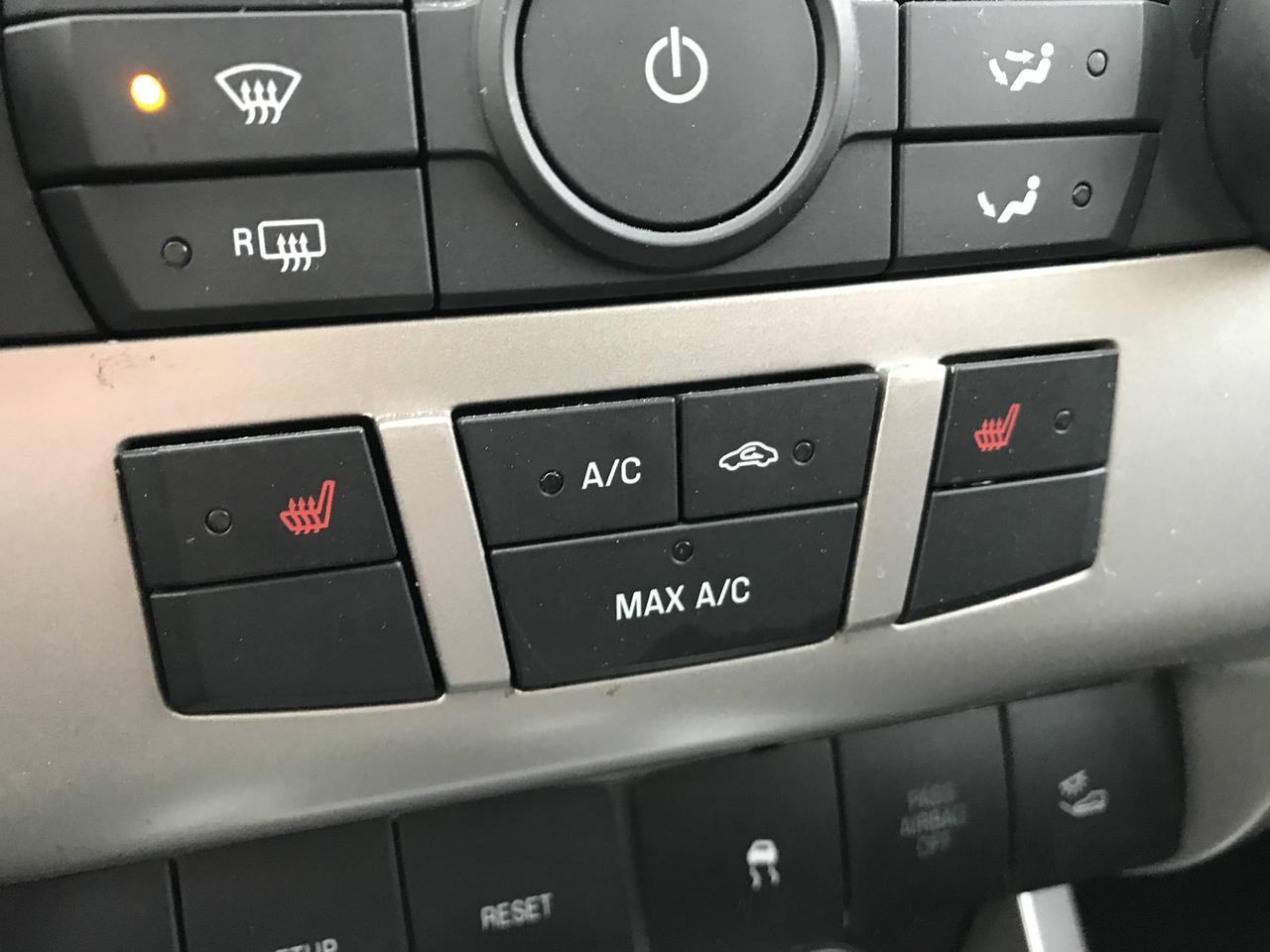 651594.11406563