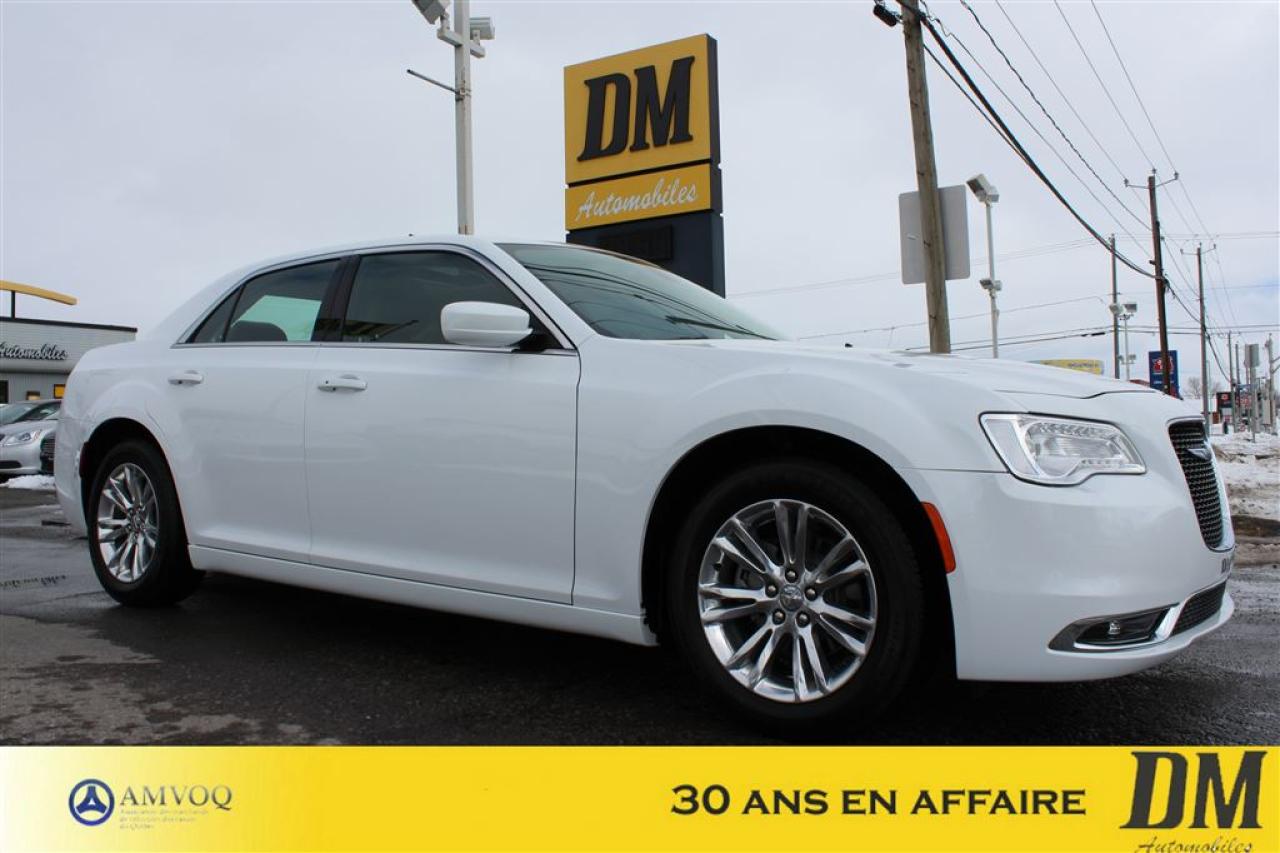 Used 2017 Chrysler 300 Touring Cuir Toit for sale in Salaberry-de-Valleyfield, QC