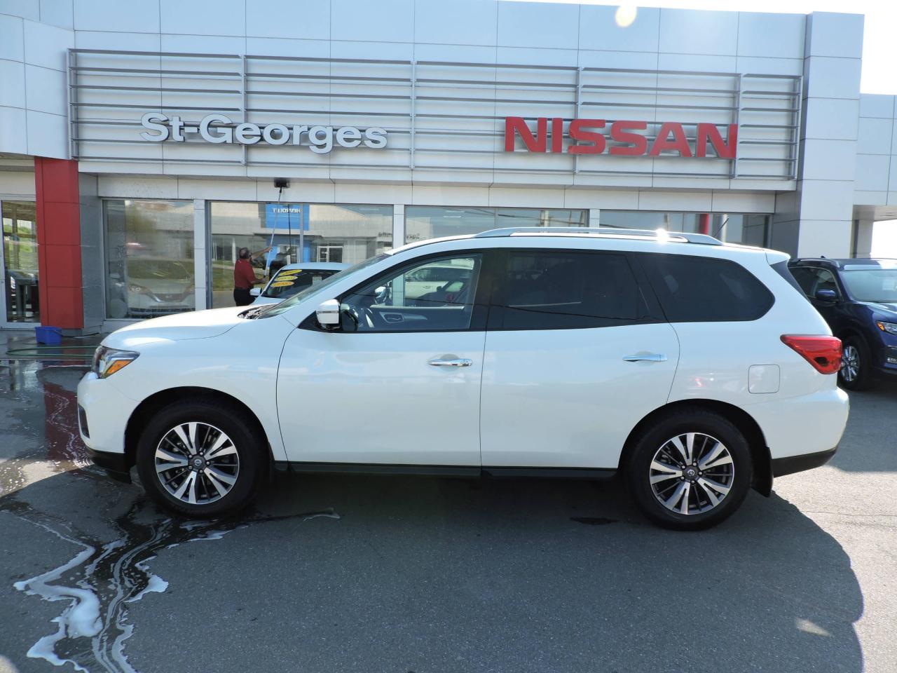 Used 2017 Nissan Pathfinder 4 roues motrices 4 portes SL for sale in St-Georges, QC