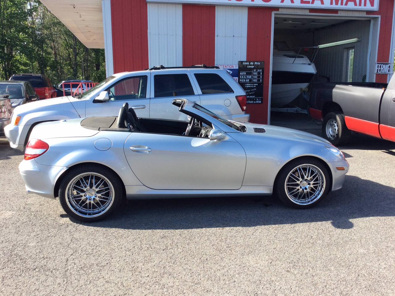 <a href=https://www.autoaubaine.com/Mercedes-Benz-SLK-Class-c6744180.html>https://www.autoaubaine.com/Mercedes-Benz-SLK-Class-c6744180.html</a>

Mercedes SLK 280 2006 avec seulement 85000km automatique typtronic. V-6 3.0litres
elle est équipée avec le air scarf (chaleur pour le cou)est est sur des beau mags de 18 pouces avec des pneus presques neufs.inclus un deuxieme set de mag original. Cest la voiture du proprio. elle est entreposéedans un garage avec une toile et un chargeur automatique en hiver.A VOIR ELLE EST IMPECABLE 
Denis au 514-235-6600 ou Laissez message
Le véhicule est dans lOutaouais