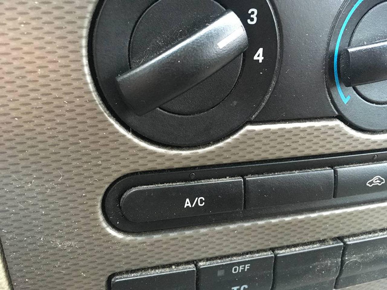 652163.11419355
