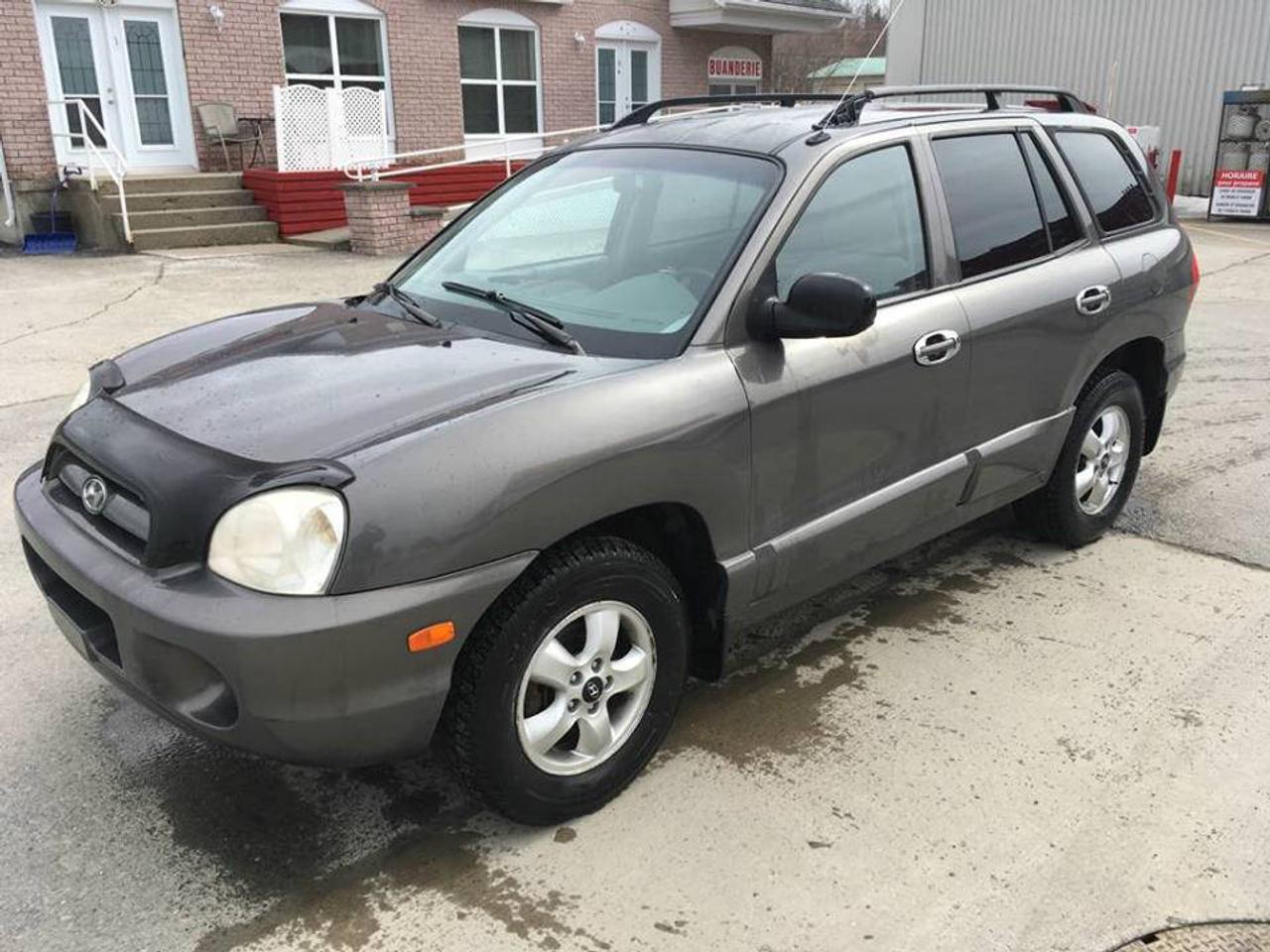 <a href=https://www.autoaubaine.com/Hyundai-Santa Fe-c7025240.html>https://www.autoaubaine.com/Hyundai-Santa Fe-c7025240.html</a>

Hyundai Santa Fe 2005 V6 automatique en très bonne condition avec seulement 217,100km certifié! Mécanique en ordre, carrosserie sans rouille. Très bien équipé avec: MAGS, ATTACHE-REMORQUE (HITCH), DÉMARREUR À DISTANCE, VITRES/PORTES/MIROIRS ÉLECTRIQUES, RÉGULATEUR DE VITESSE, AIR CLIMATISÉ ET PLUS! Intérieur non fumeur en excellente condition, très bon camion à petit prix. Capacité de remorquage 3000 lbs. PAIEMENT VISA / MASTERCARD / DÉBIT ACCEPTÉ! Pour voir notre inventaire complet: www.creditautosplus.com ou contactez-nous par téléphone/message texte en tout temps au 514-462-8911.