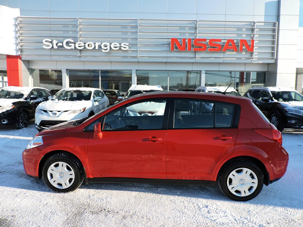 <a href=https://www.stgnissan.com/occasion/Nissan-Versa-2010.html>https://www.stgnissan.com/occasion/Nissan-Versa-2010.html</a>

Certifié / Rétroviseurs électrique / Vitres Teintées / Pneus ete et hiver 
Rapport Dhistorique CarProof disponible !
Financement et immatriculation disponible sur place !
Maintenant contactez nous sans frais au 1866 228 9700
OU
Venez nous voir au 
550 90 ieme rue St-Georges G5Y  3L2
St-Georgrs Nissan une histoire de service !