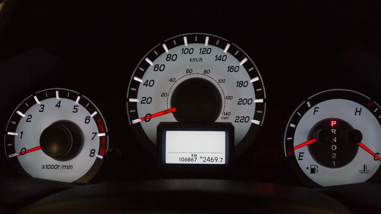 652453.11425564
