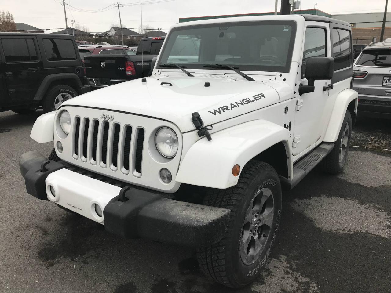Used 2016 Jeep Wrangler SAHARA - DEUX TOIT - GPS-BLUETOOTH for sale in St-Jean-Sur-Richelieu, QC