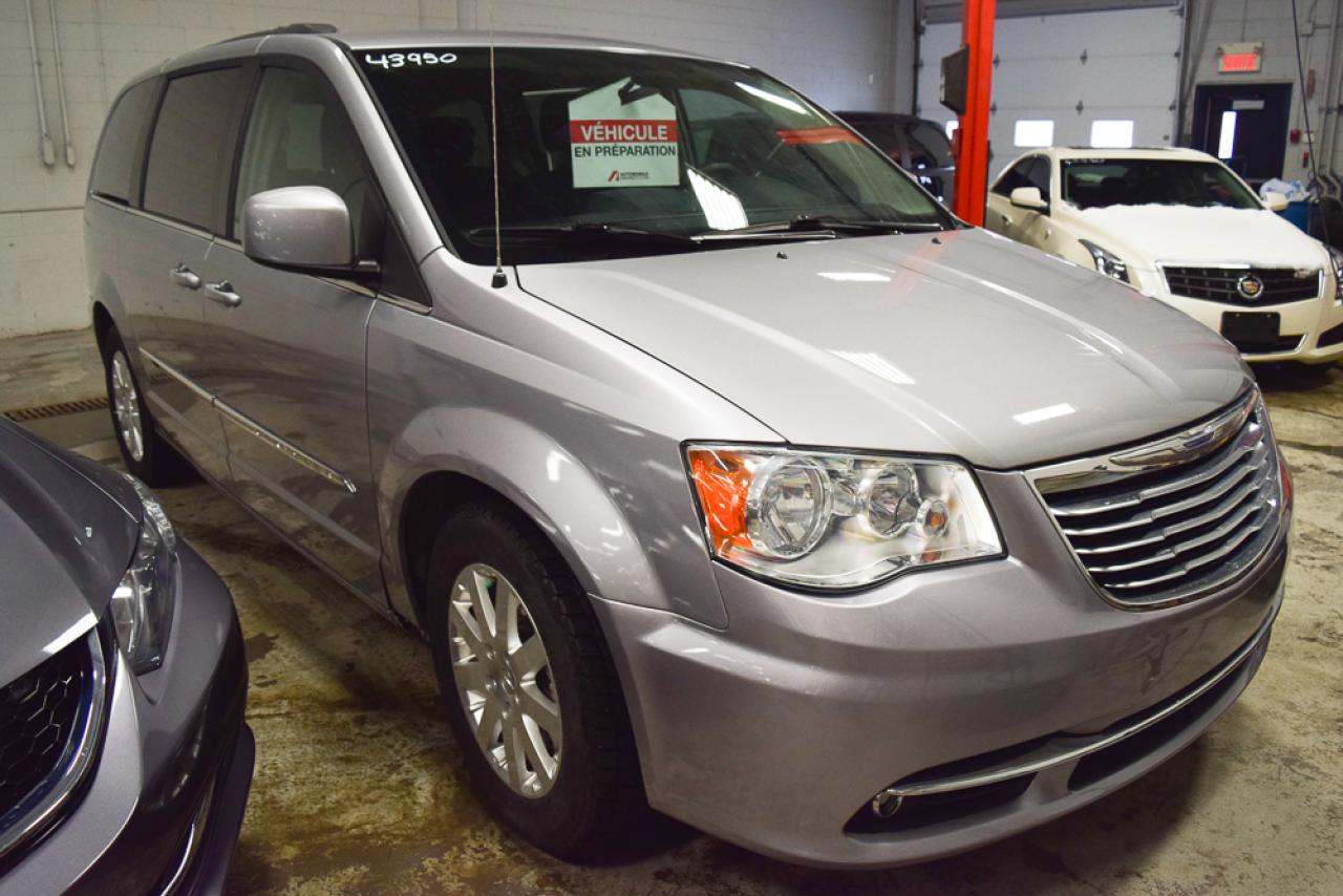 Used 2015 Chrysler Town & Country Touring Mags Camera for sale in Île-Perrot, QC