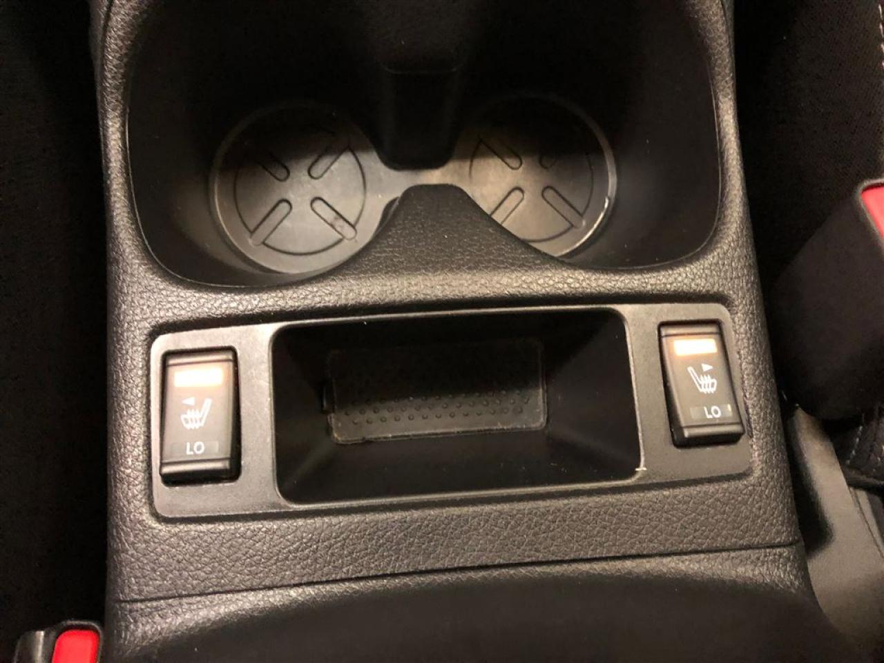 652858