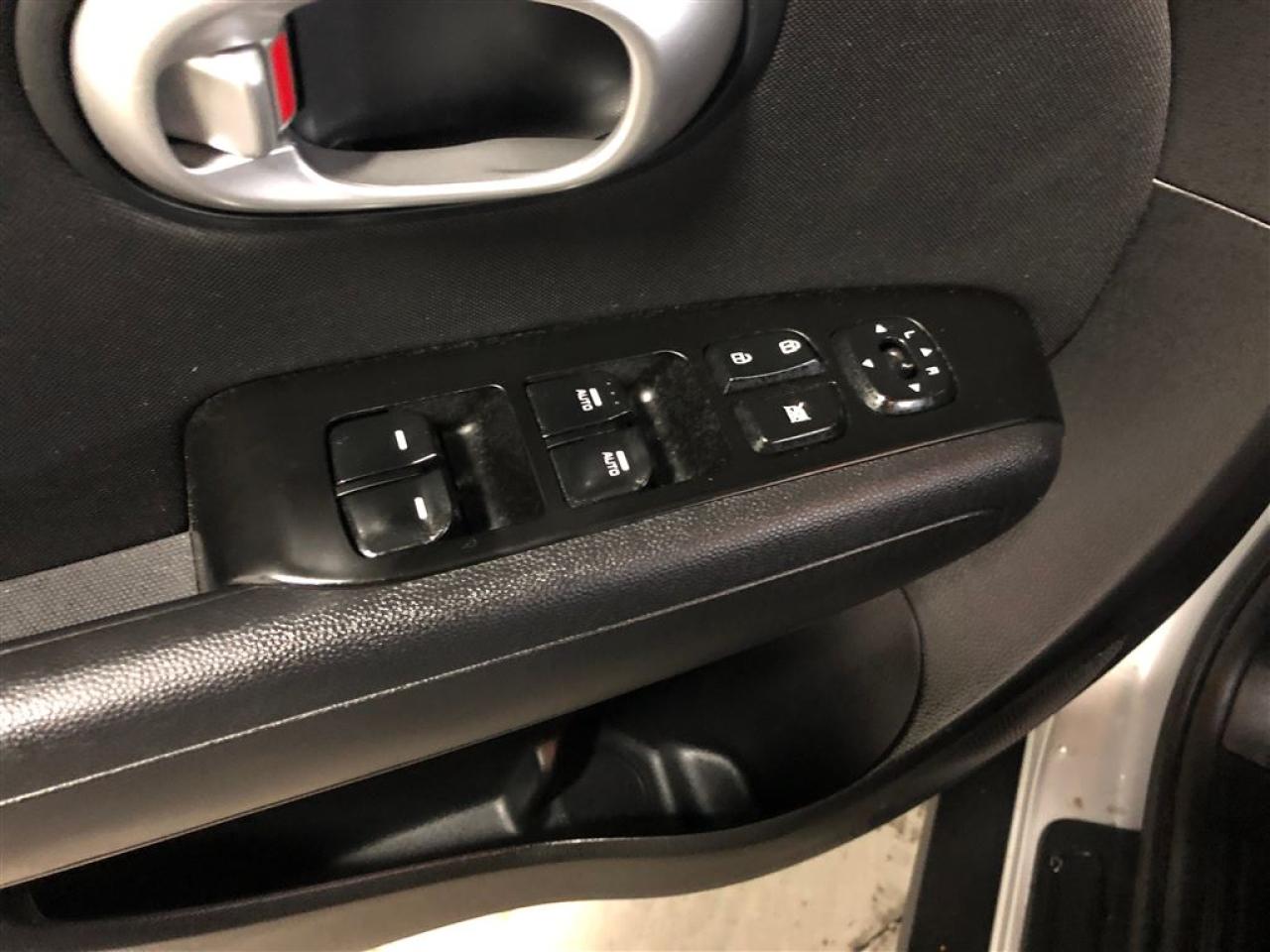 652890