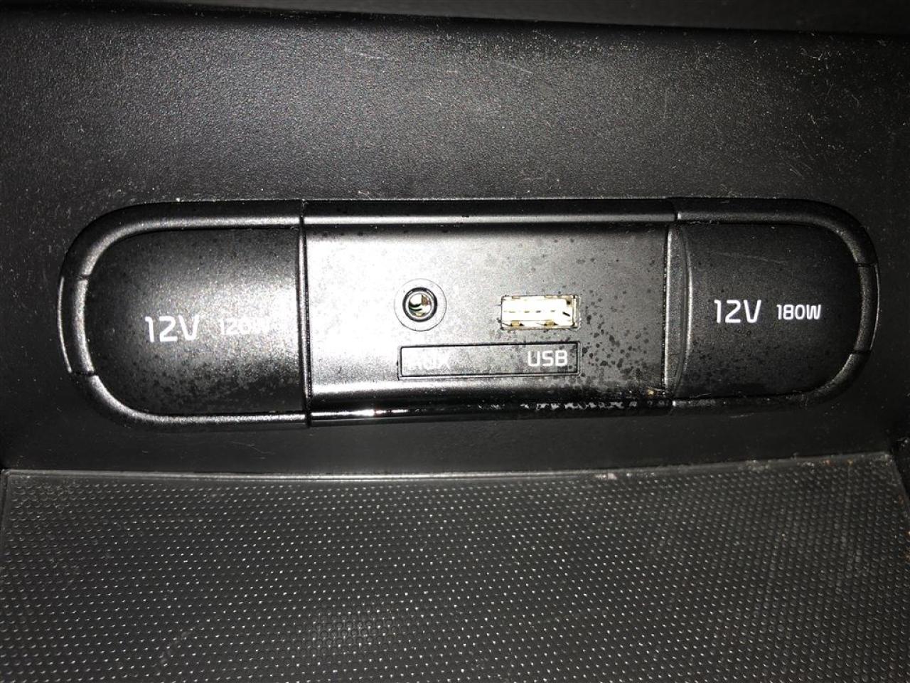 652890
