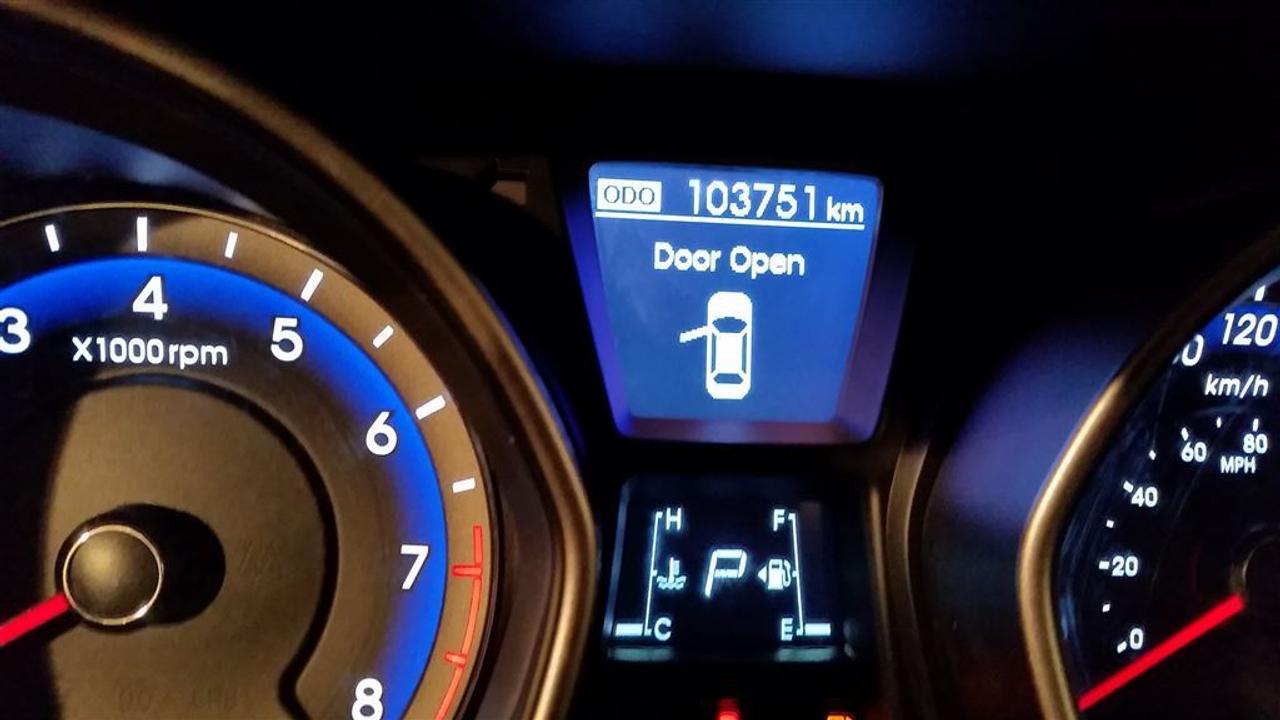 653142.11438360