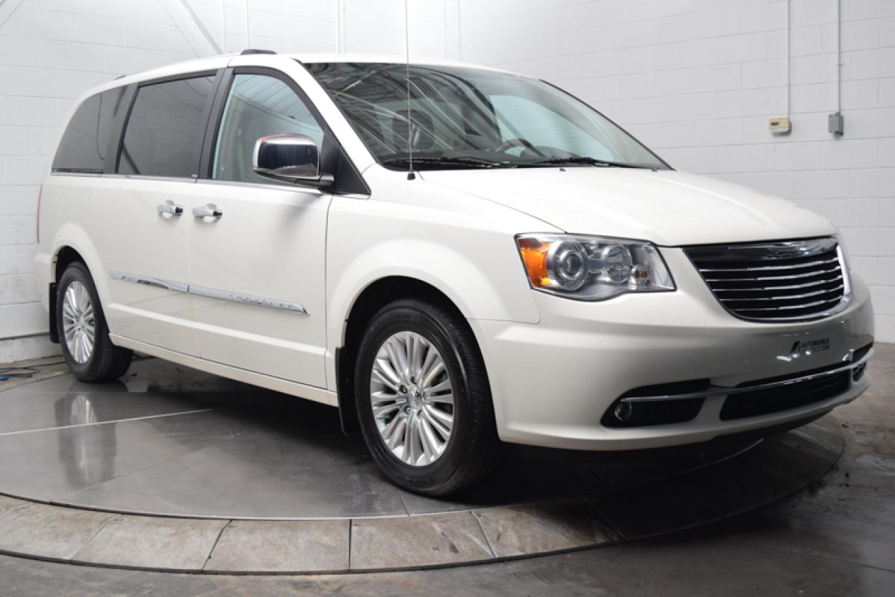 Used 2012 Chrysler Town & Country En Attente for sale in Île-Perrot, QC