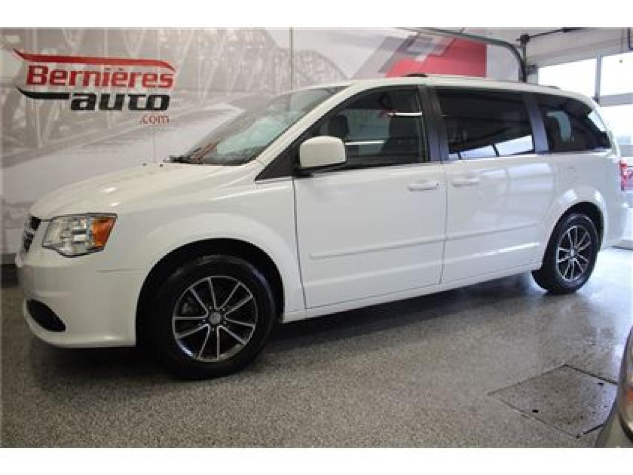 Used 2017 Dodge Grand Caravan Sxt/crew Premium for sale in Lévis, QC