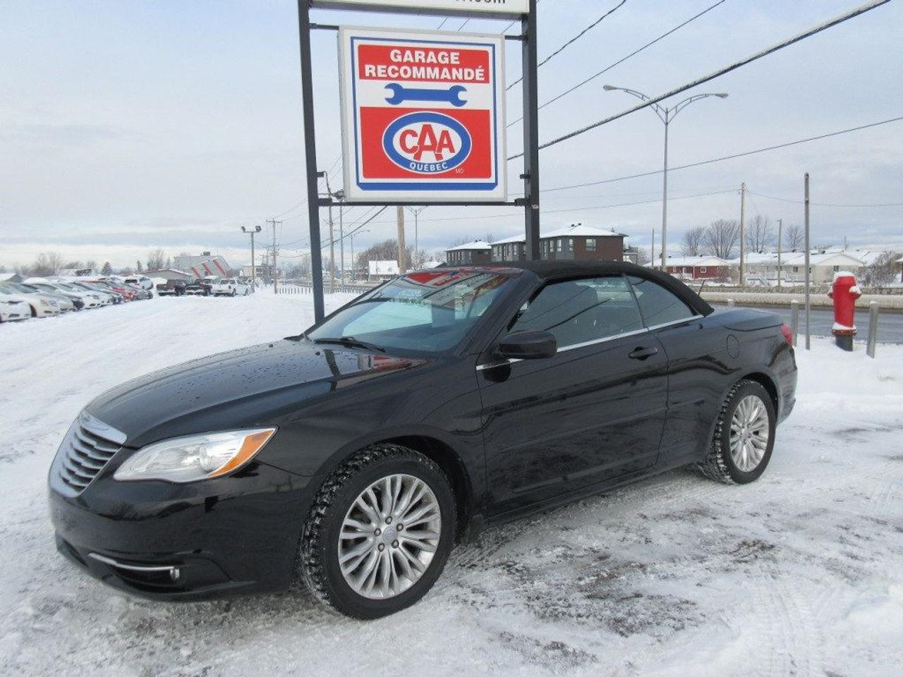 <a href=https://www.maisonduroutier.com/occasion/Chrysler-200-2013.html>https://www.maisonduroutier.com/occasion/Chrysler-200-2013.html</a>

Venez vivre une experience dachat sans pression !  Wow!! Seulement 49 500 km certifié Jamais accidenté avec rapport carproof en main. Une tres belle decapotable avec un vrai 4 places. Inspection mecanique complete fait ici meme avant livraison et financement disponible en 1e,2e et 3e chance au credit.    Pour infos ou rendez-vous, 1-888-635-0656 ou par texto en tout temps a Sébastien Vermette 418-882-7139 ou Jonathan Grondin 418-569-9565.membre A.M.V.O.Q. et recommandé CAA-QUEBEC, nous sommes en affaires depuis 1978 a vous offrir un service irreprochable, toujours au meilleur prix ! Suivez nos nouveautés sur notre Facebook!